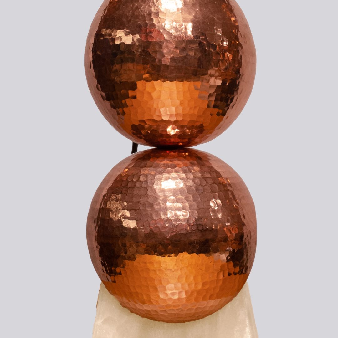 CÁTODO - LÁMPARA DE MESA DE COBRE Y ÓNIX