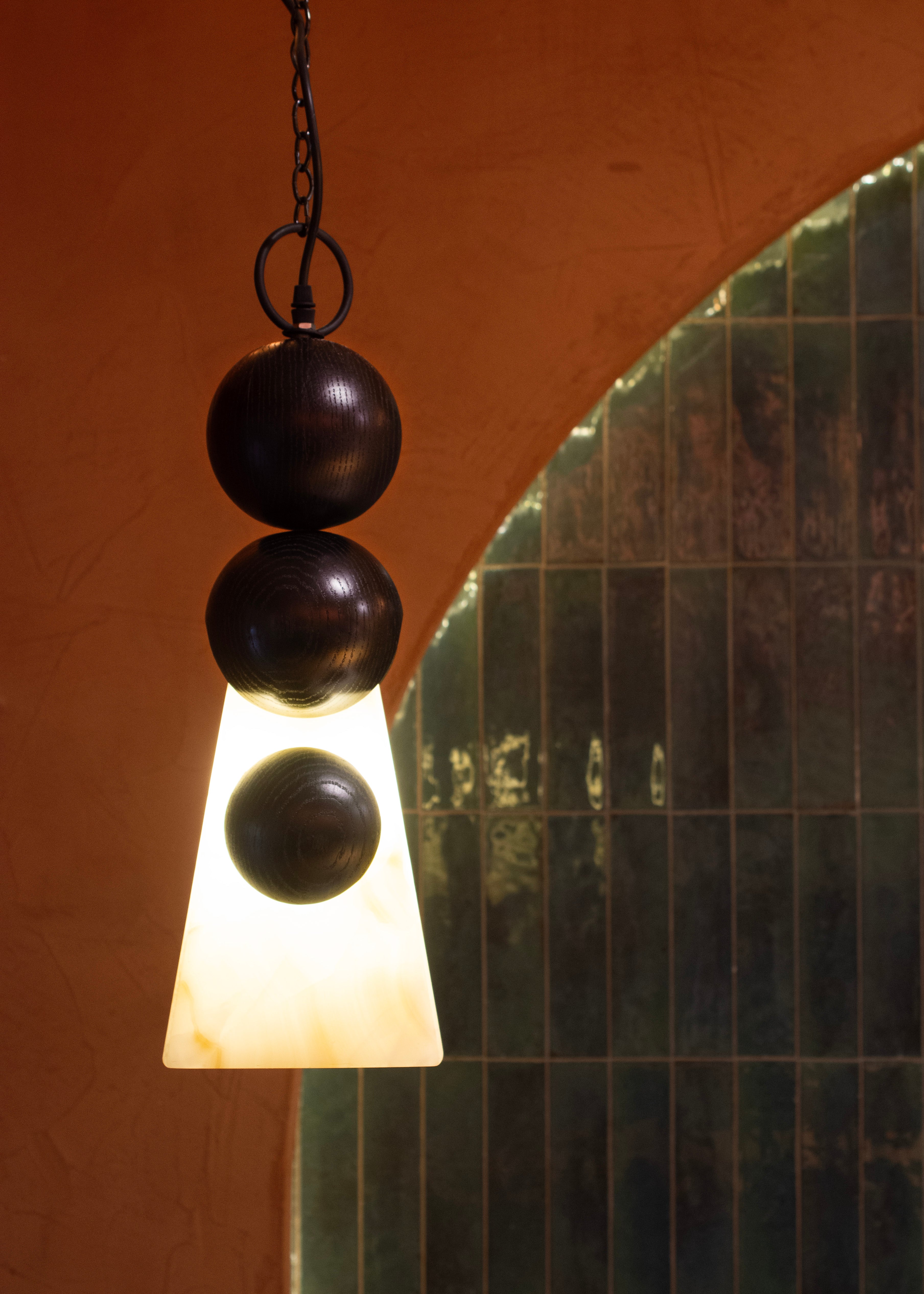 HALO - LÁMPARA COLGANTE DE ENCINO Y ÓNIX