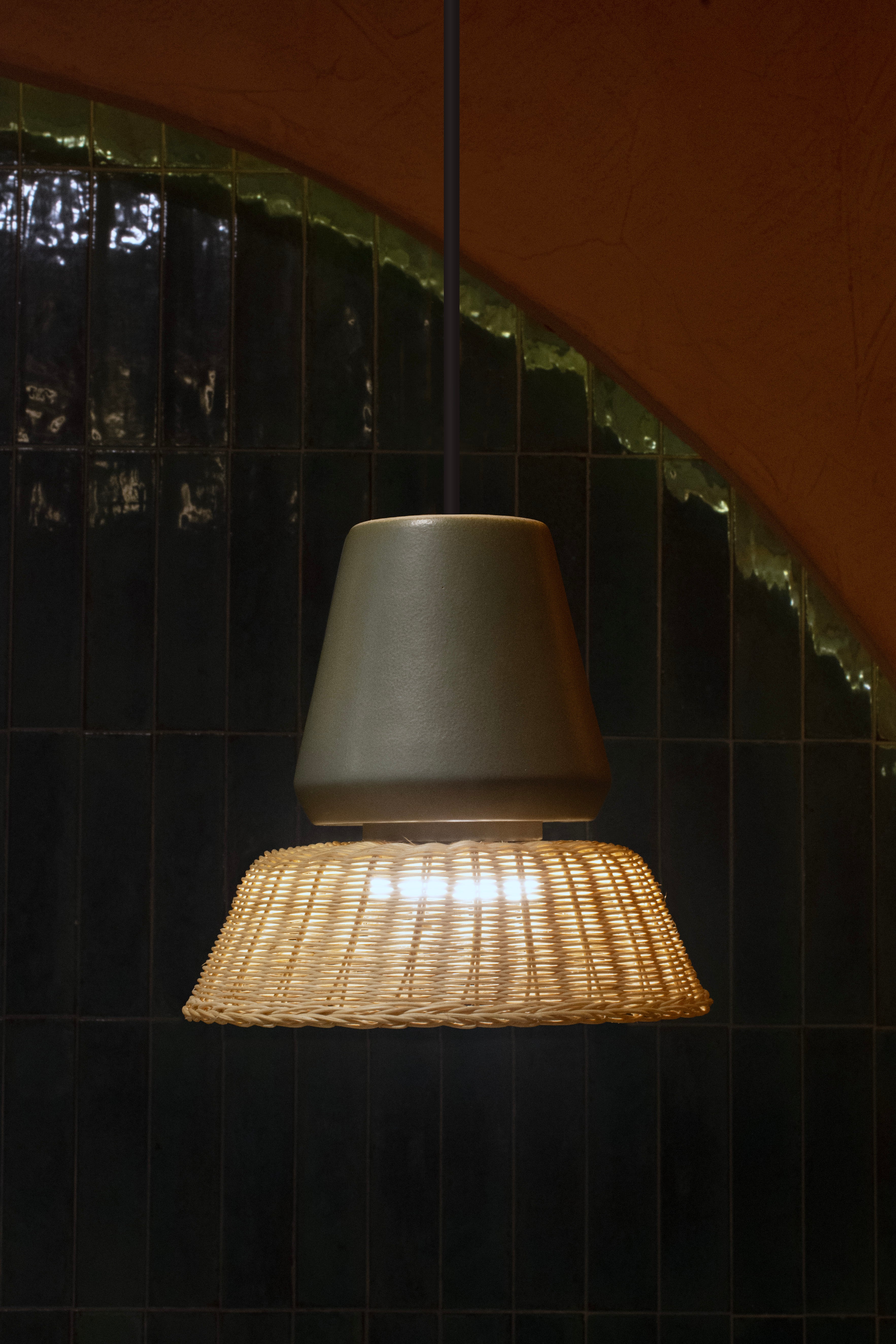 LUCERNA - LÁMPARA COLGANTE DE CERÁMICA Y MIMBRE