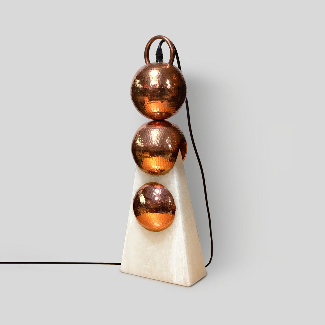 HALO - LÁMPARA DE MESA DE COBRE Y ÓNIX