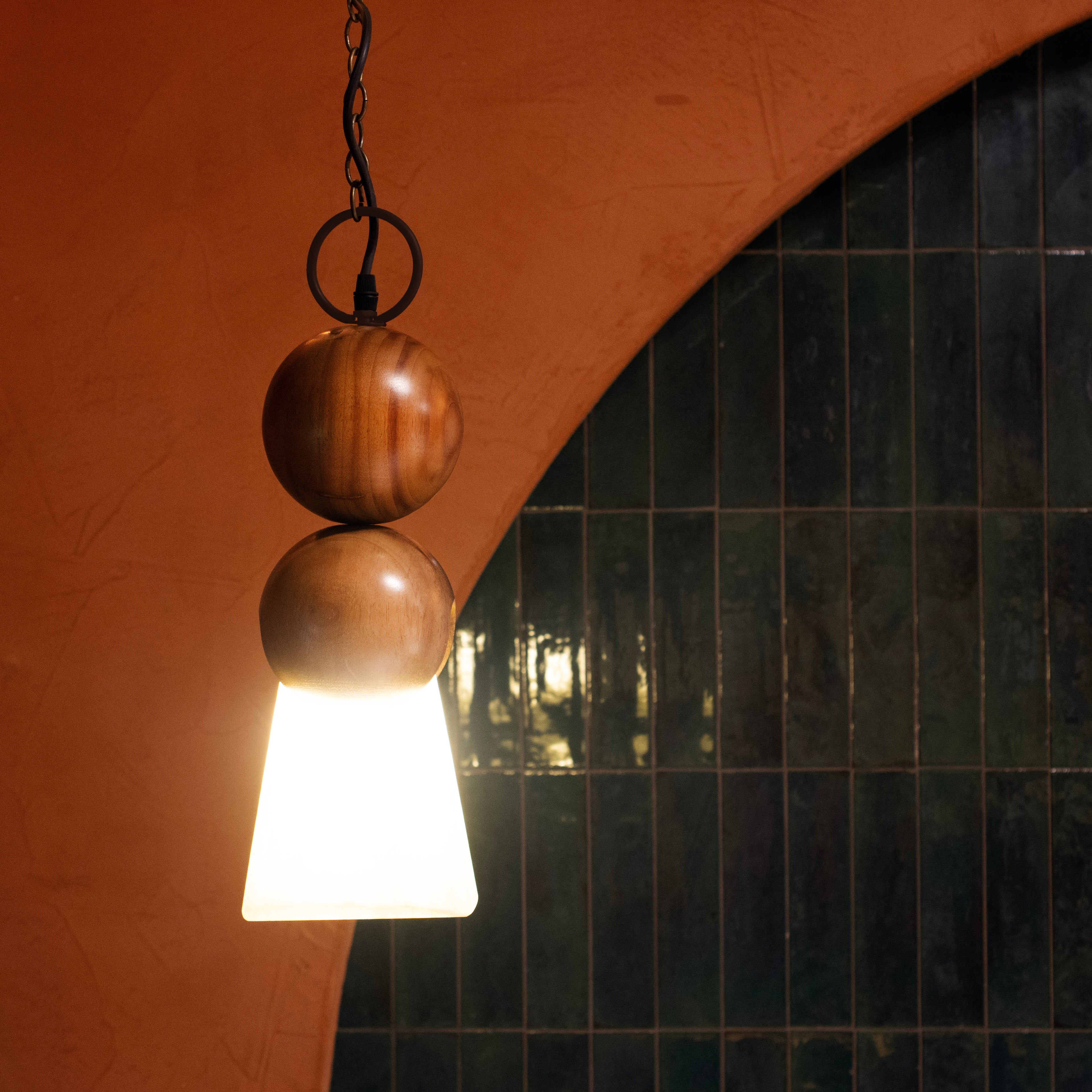 CÁTODO - LÁMPARA COLGANTE DE PAROTA Y ÓNIX