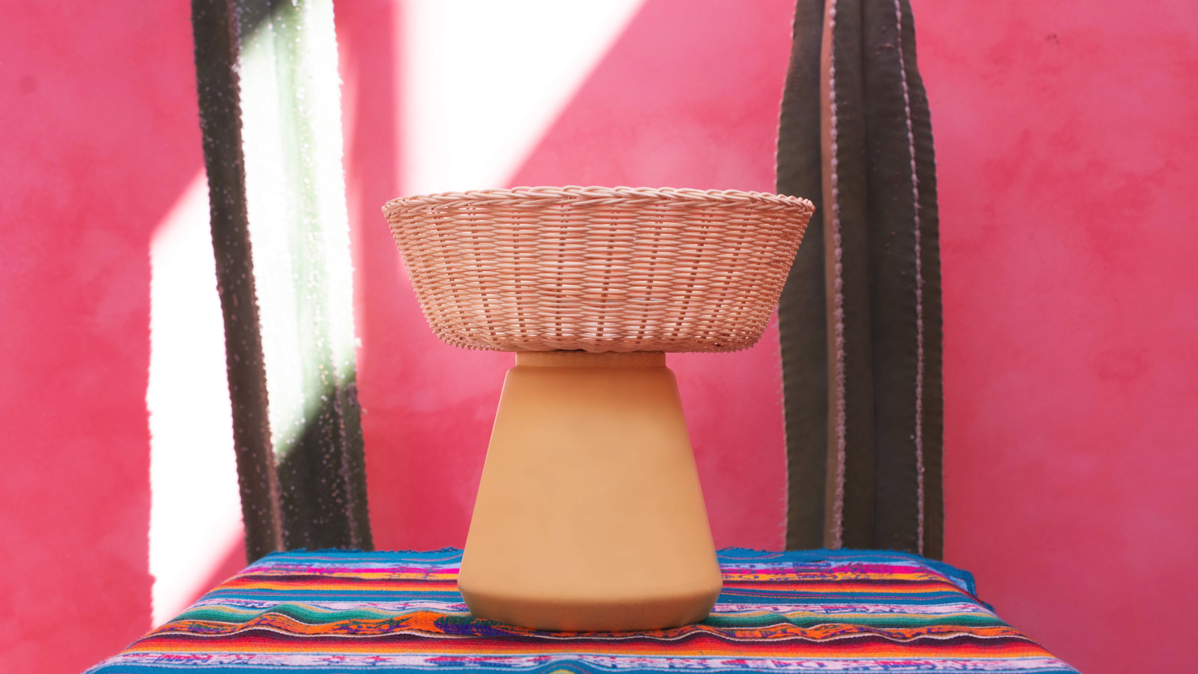 NAHUA - LÁMPARA DE MESA DE CERÁMICA Y MIMBRE