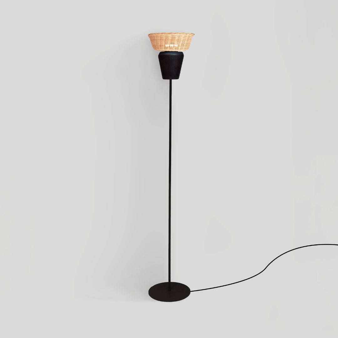 ESPIGA - LÁMPARA DE PIE DE CERÁMICA Y MIMBRE