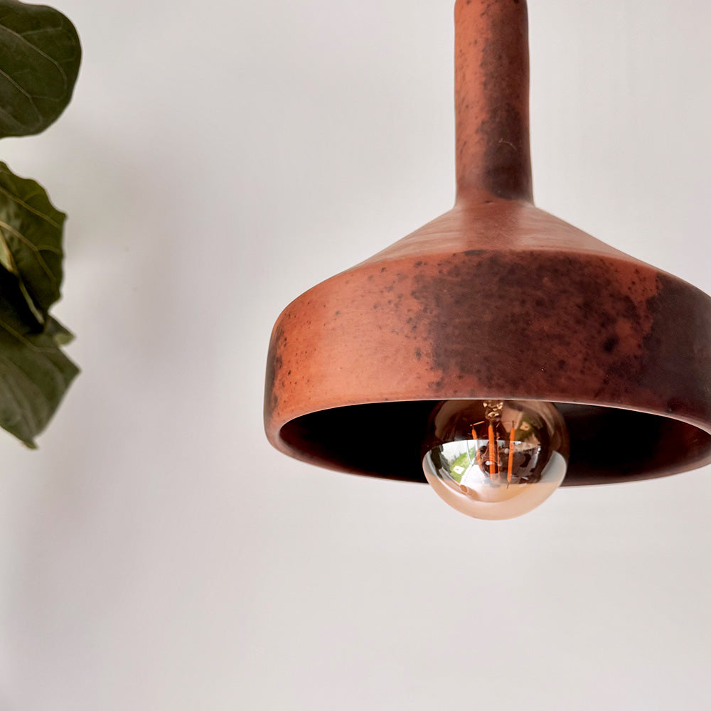 KINIK - LÁMPARA COLGANTE DE BARRO QUEMADO