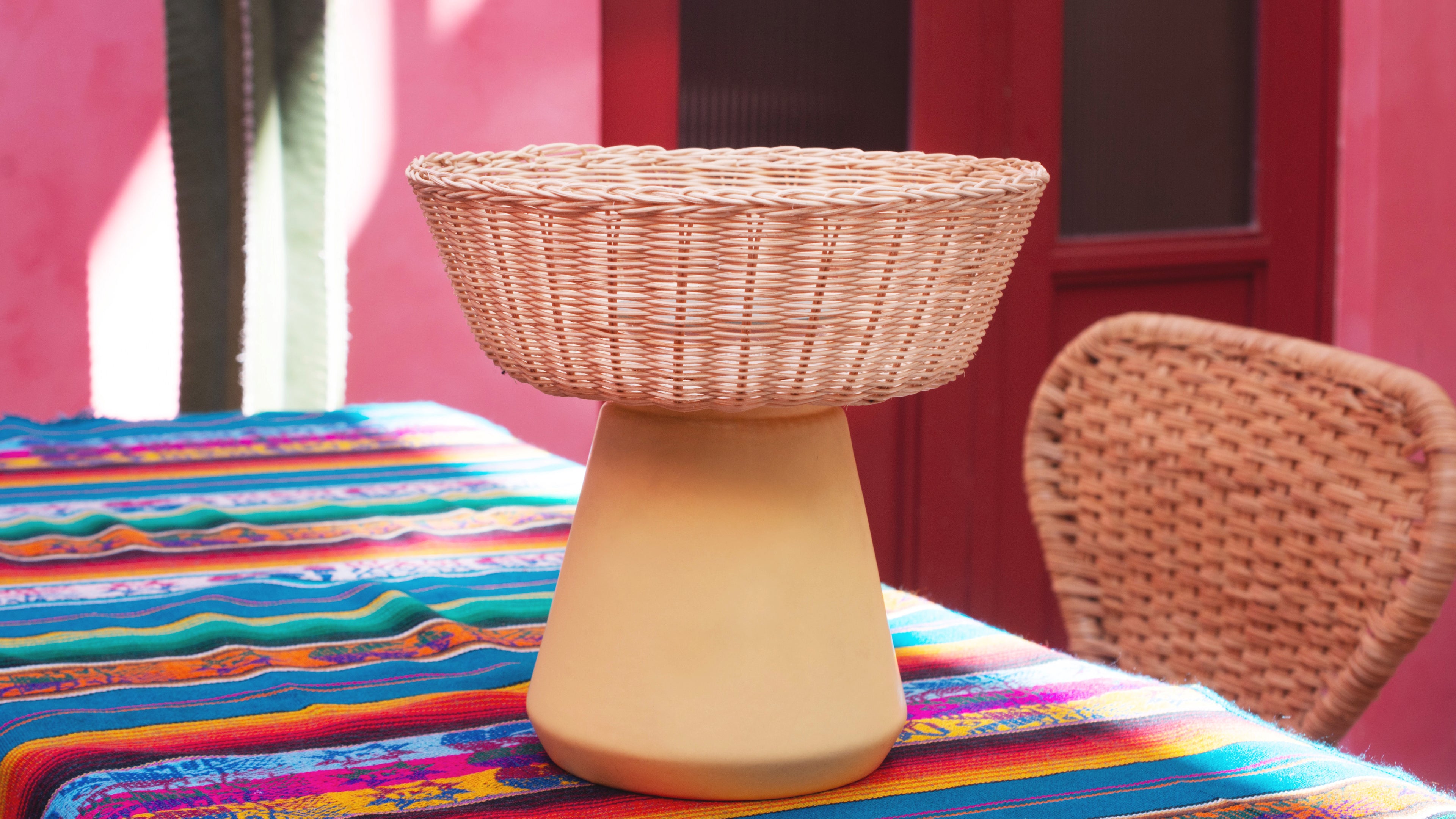 NAHUA - LÁMPARA DE MESA DE CERÁMICA Y MIMBRE