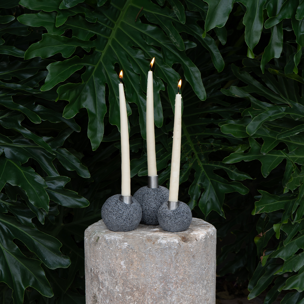 LUUCH - JUEGO DE PORTAVELAS DE PIEDRA VOLCÁNICA