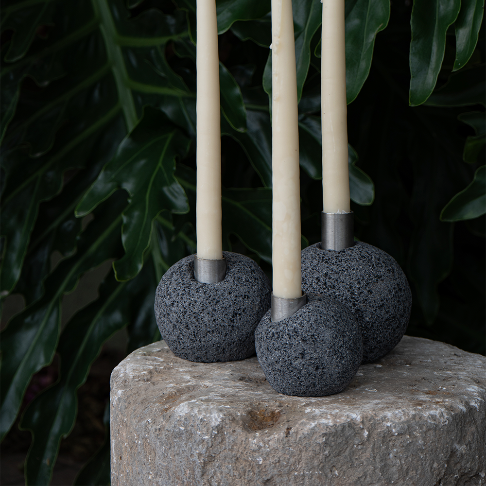LUUCH - JUEGO DE PORTAVELAS DE PIEDRA VOLCÁNICA