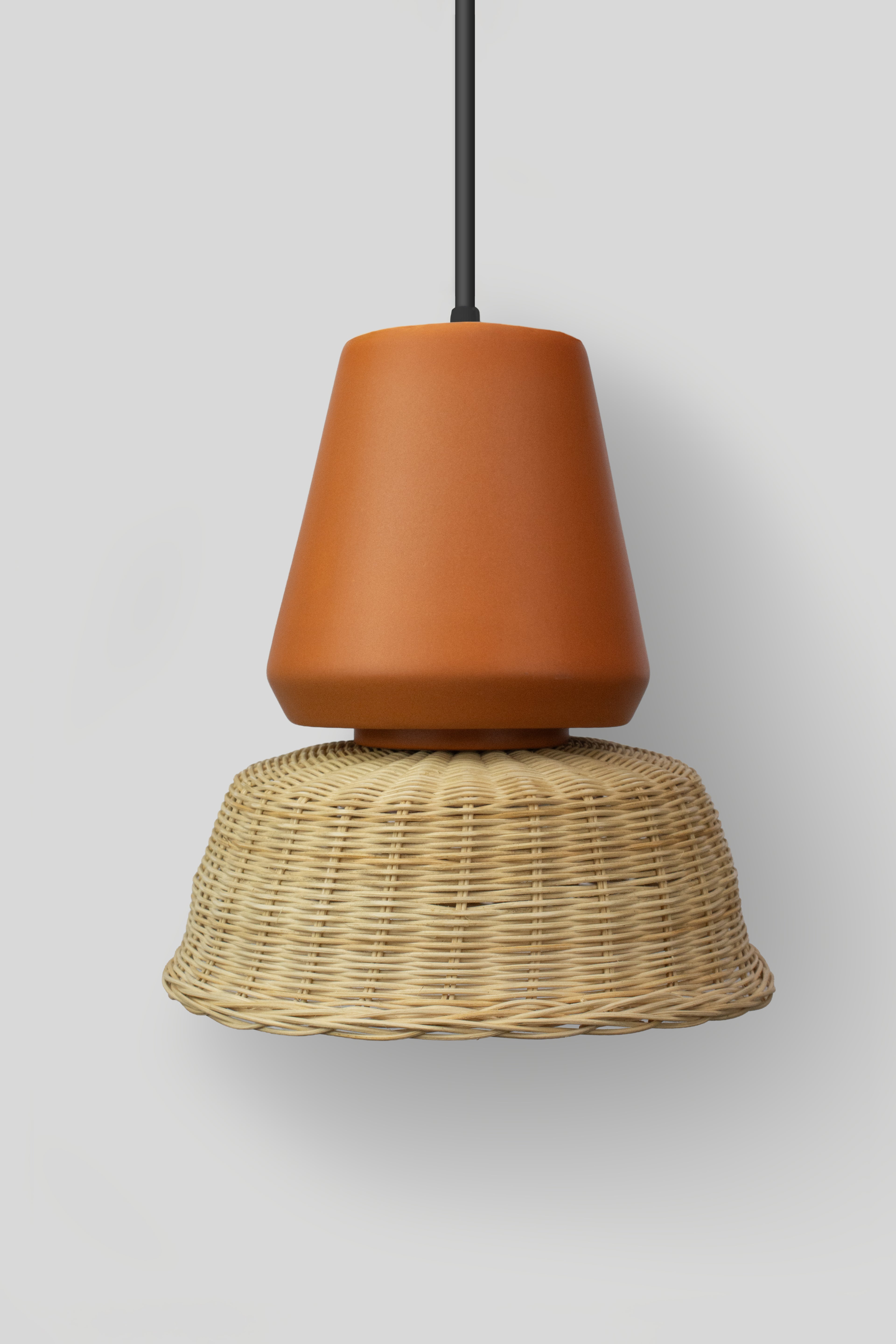 LUCERNA - LÁMPARA COLGANTE DE CERÁMICA Y MIMBRE