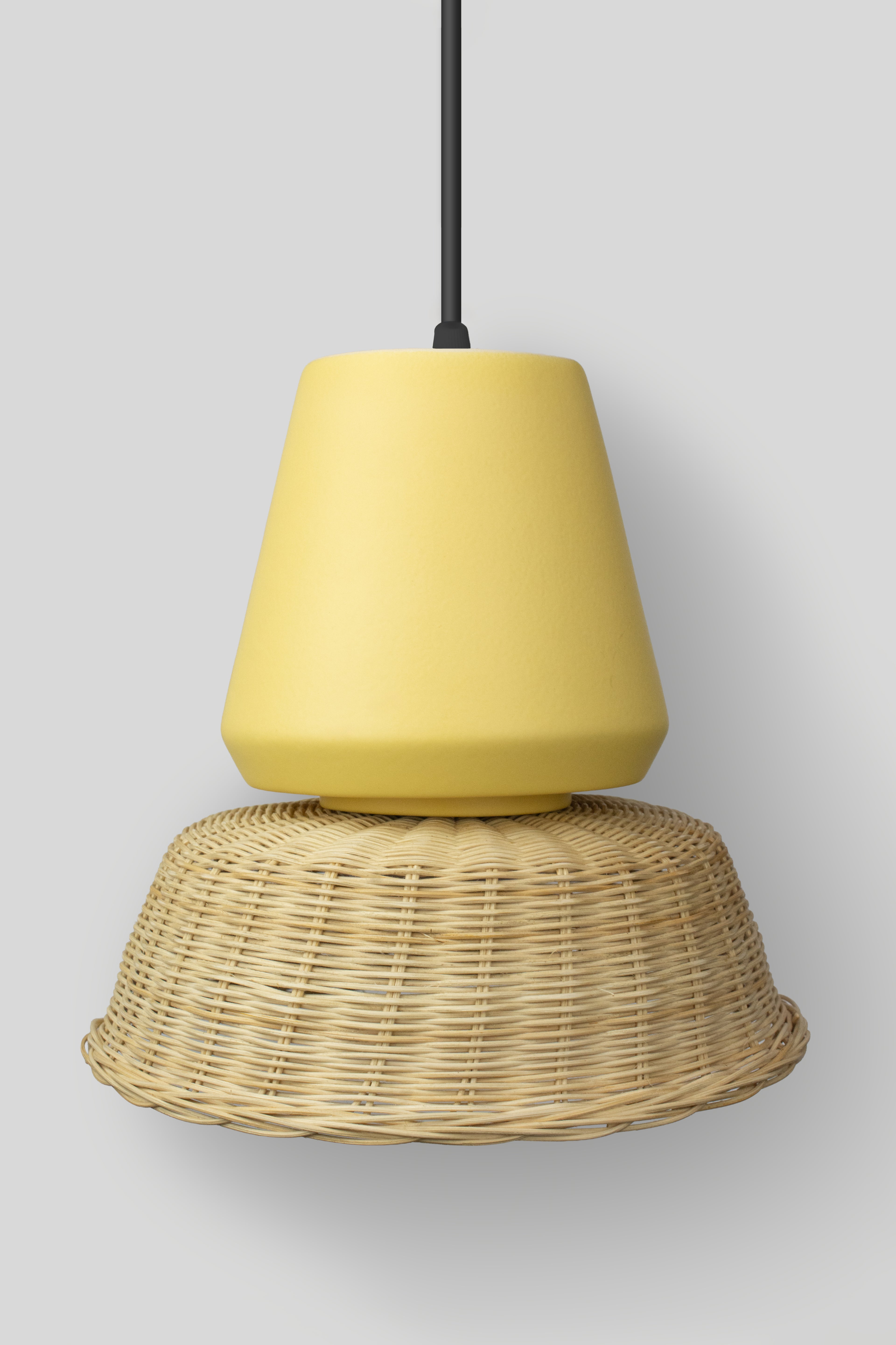 LUCERNA - LÁMPARA COLGANTE DE CERÁMICA Y MIMBRE