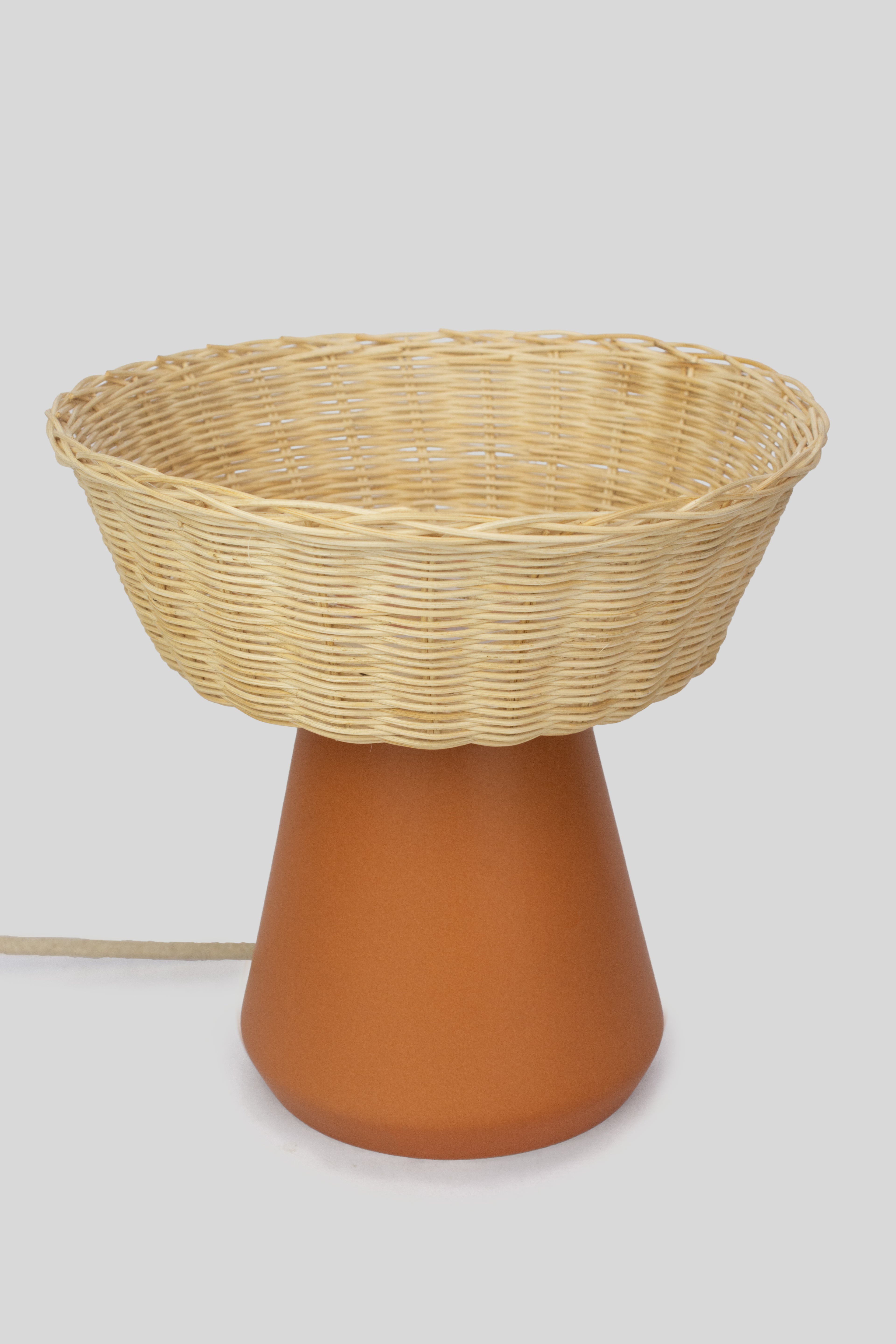 NAHUA - LÁMPARA DE MESA DE CERÁMICA Y MIMBRE