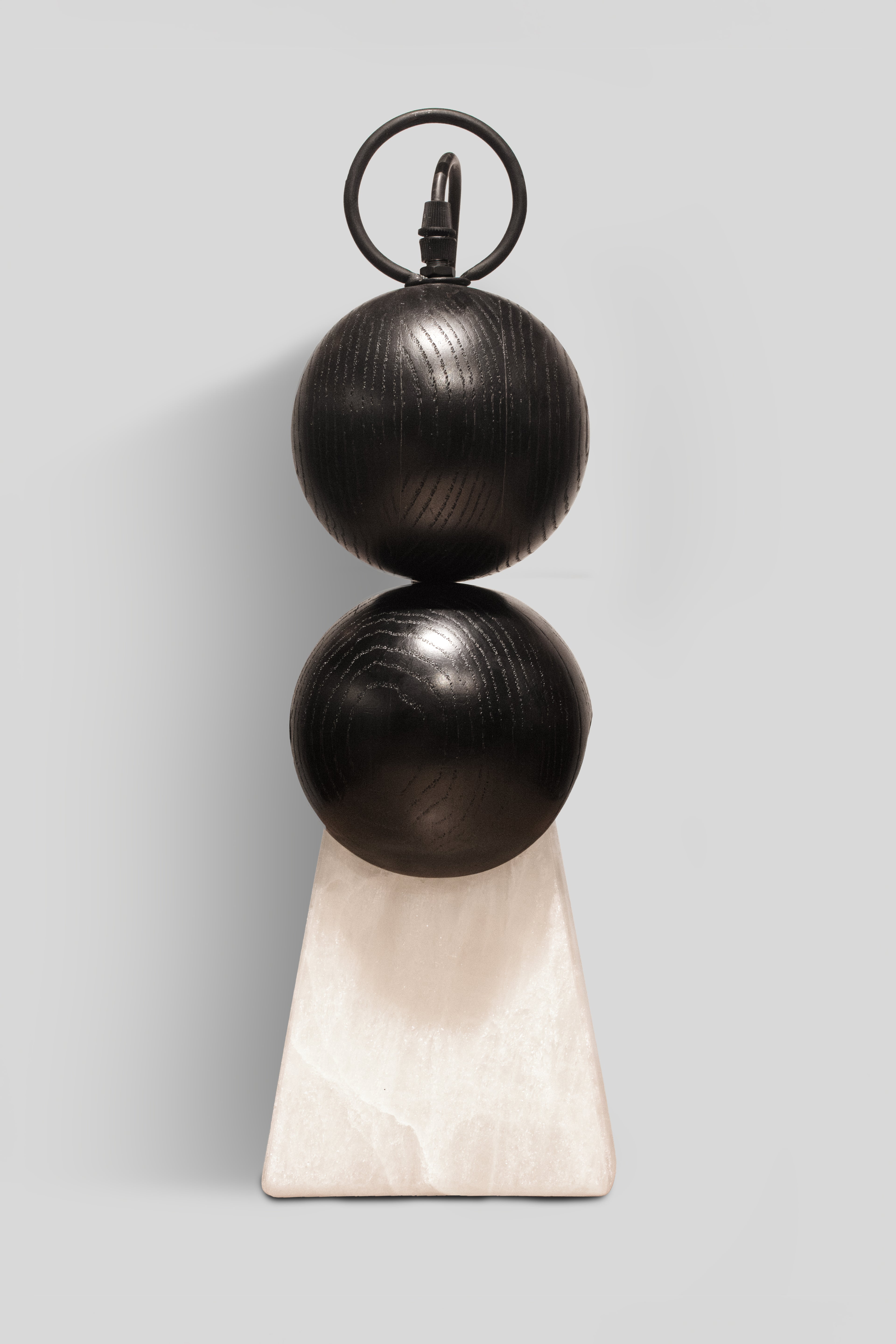 CÁTODO - LÁMPARA DE MESA DE ENCINO Y ÓNIX