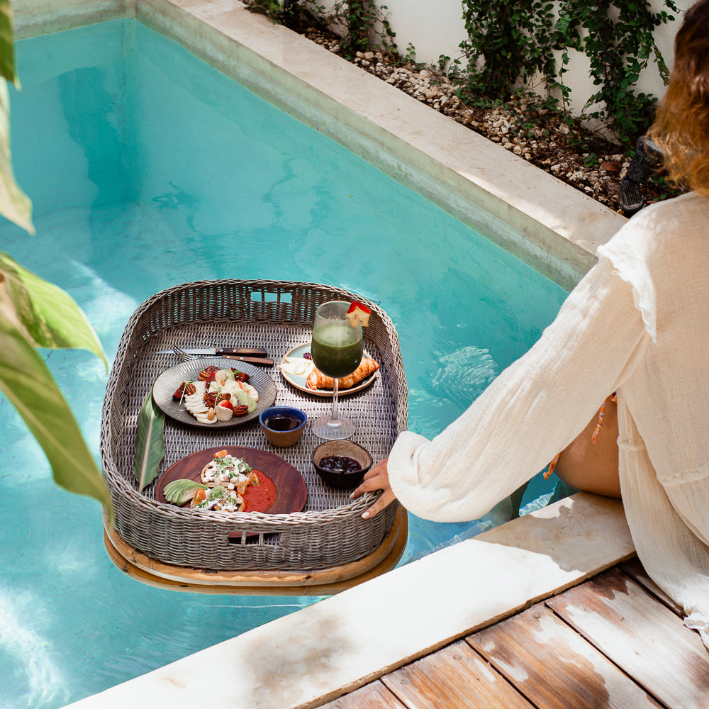 AKUMAL - BANDEJA FLOTANTE DE MIMBRE Y RATÁN