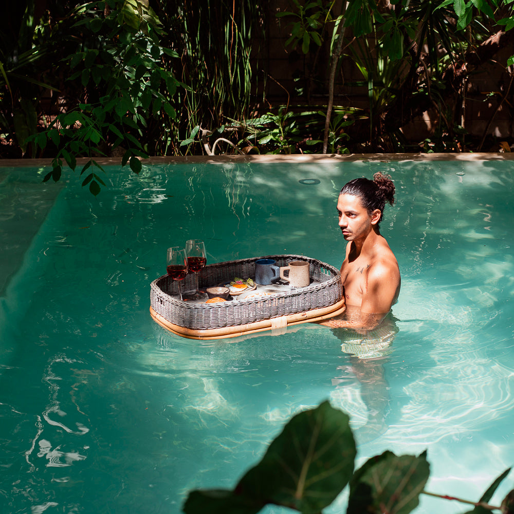 AKUMAL - BANDEJA FLOTANTE DE MIMBRE Y RATÁN