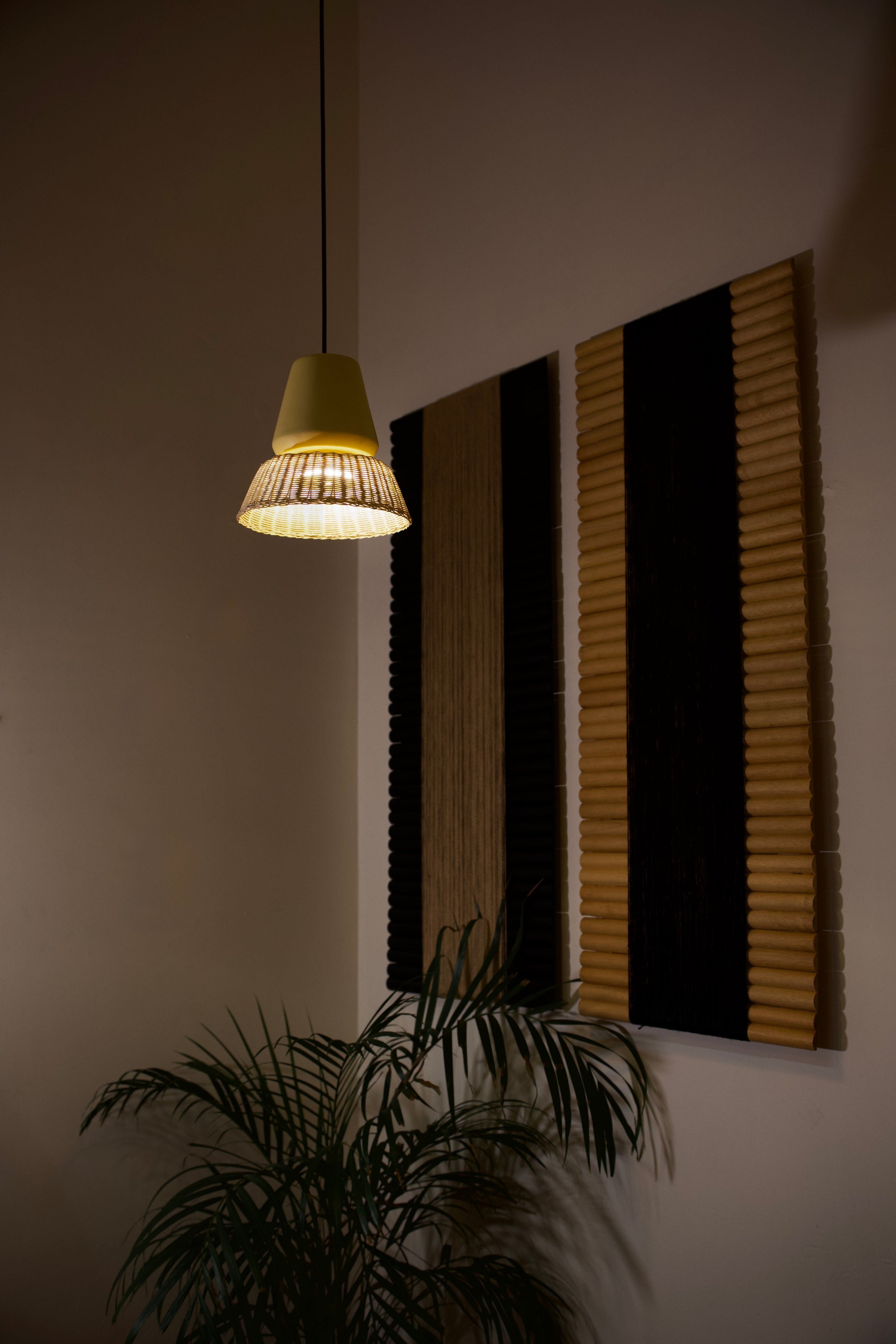 LUCERNA - LÁMPARA COLGANTE DE CERÁMICA Y MIMBRE