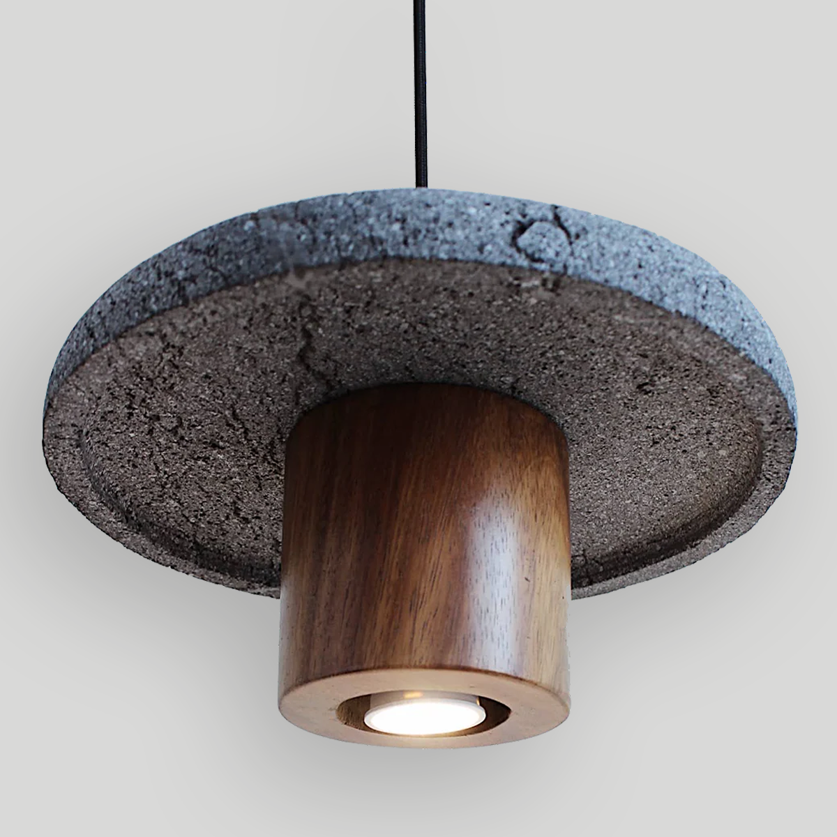 TACÁ - LÁMPARA COLGANTE DE BASALTO Y PAROTA