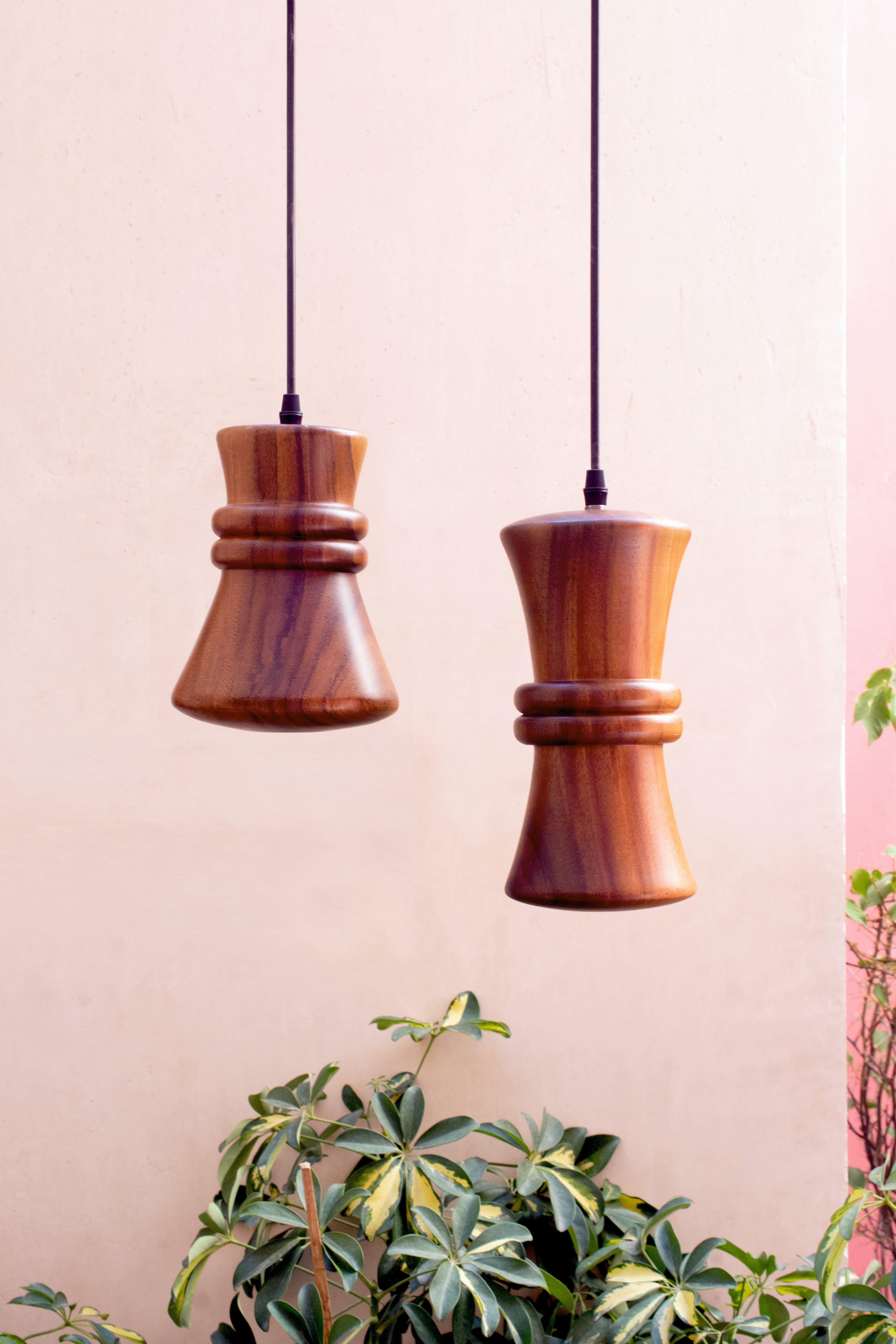 TANU - LÁMPARA COLGANTE DE PAROTA NATURAL