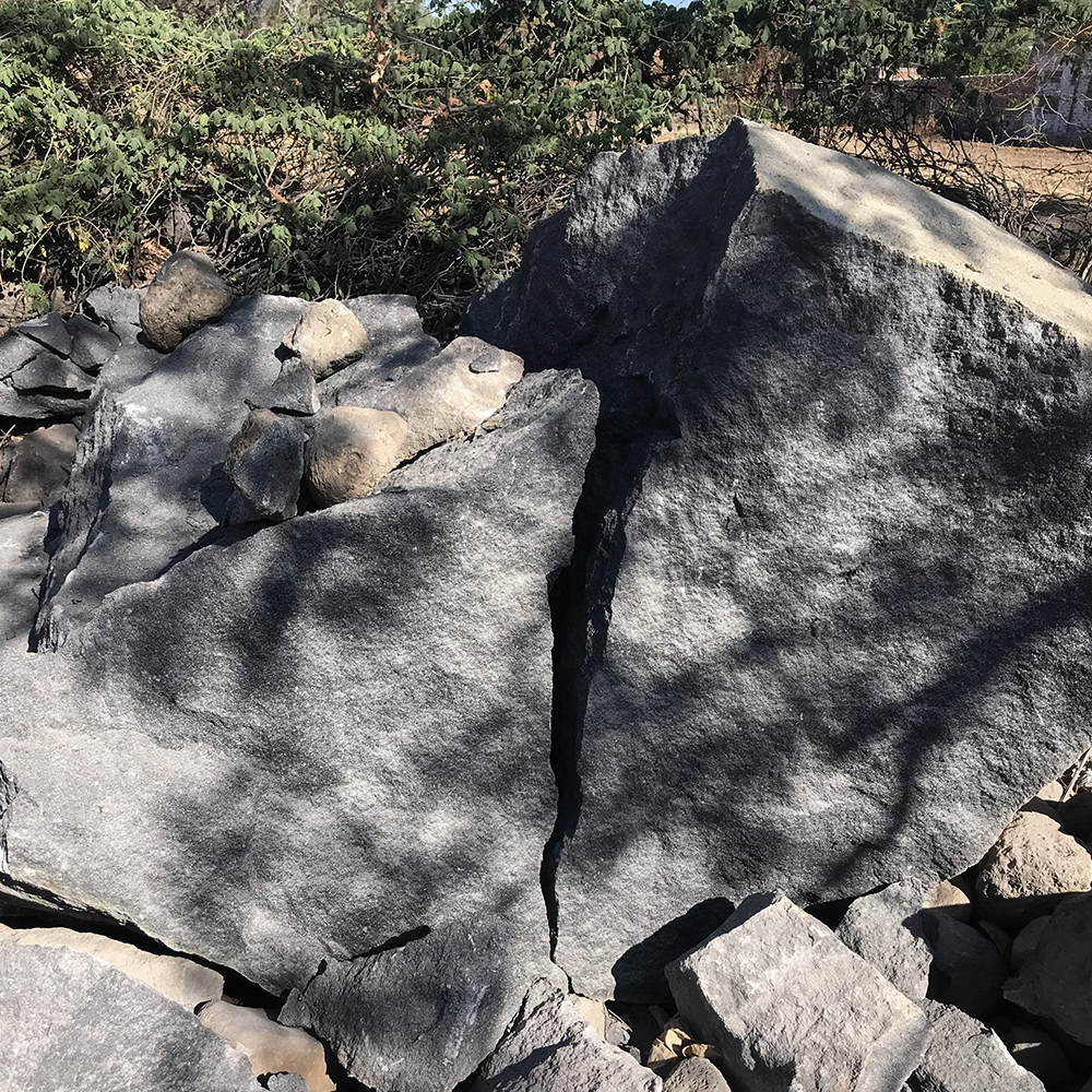 LAVA - MACETA DE BASALTO Y PAROTA