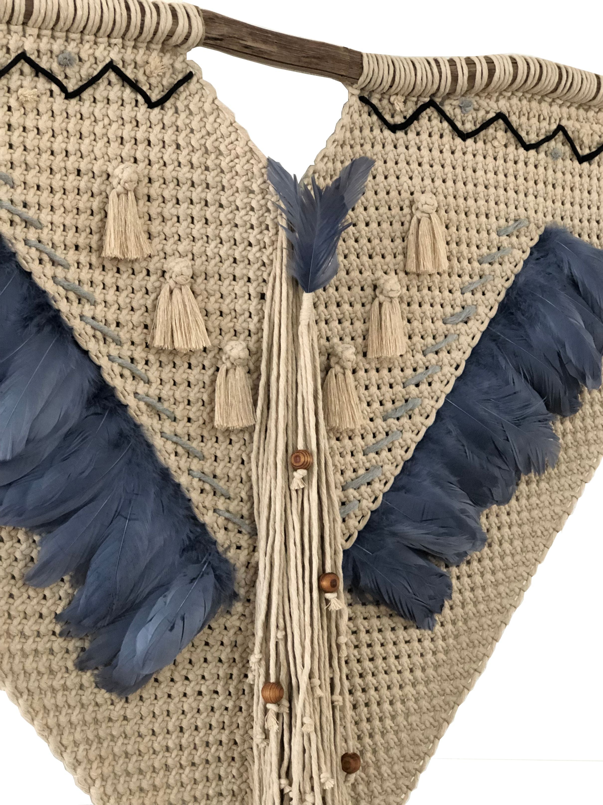 MAYAN - TAPIZ DE MACRAMÉ DE ALGODÓN Y PLUMAS DE GANSO