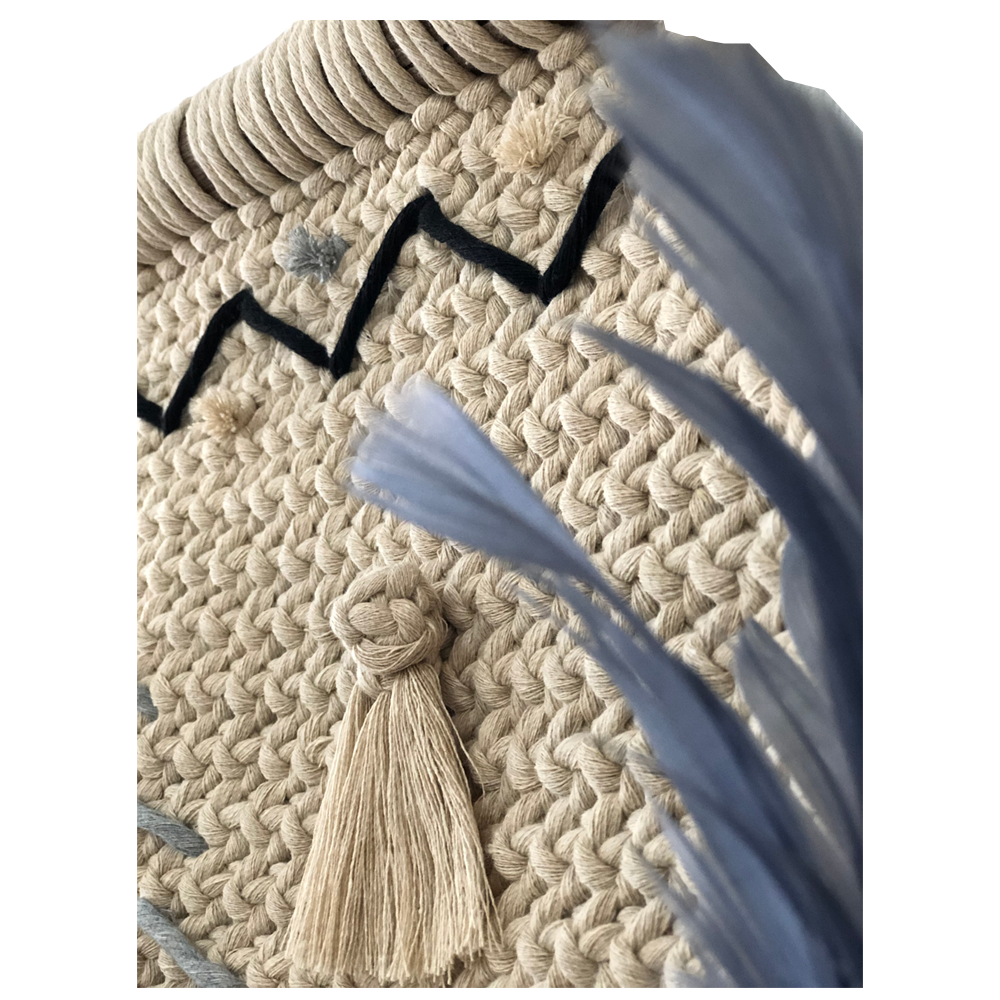 MAYAN - TAPIZ DE MACRAMÉ DE ALGODÓN Y PLUMAS DE GANSO