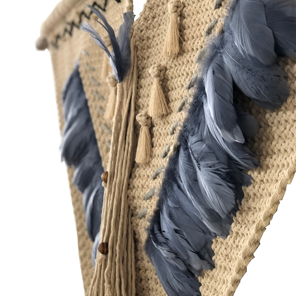 MAYAN - TAPIZ DE MACRAMÉ DE ALGODÓN Y PLUMAS DE GANSO