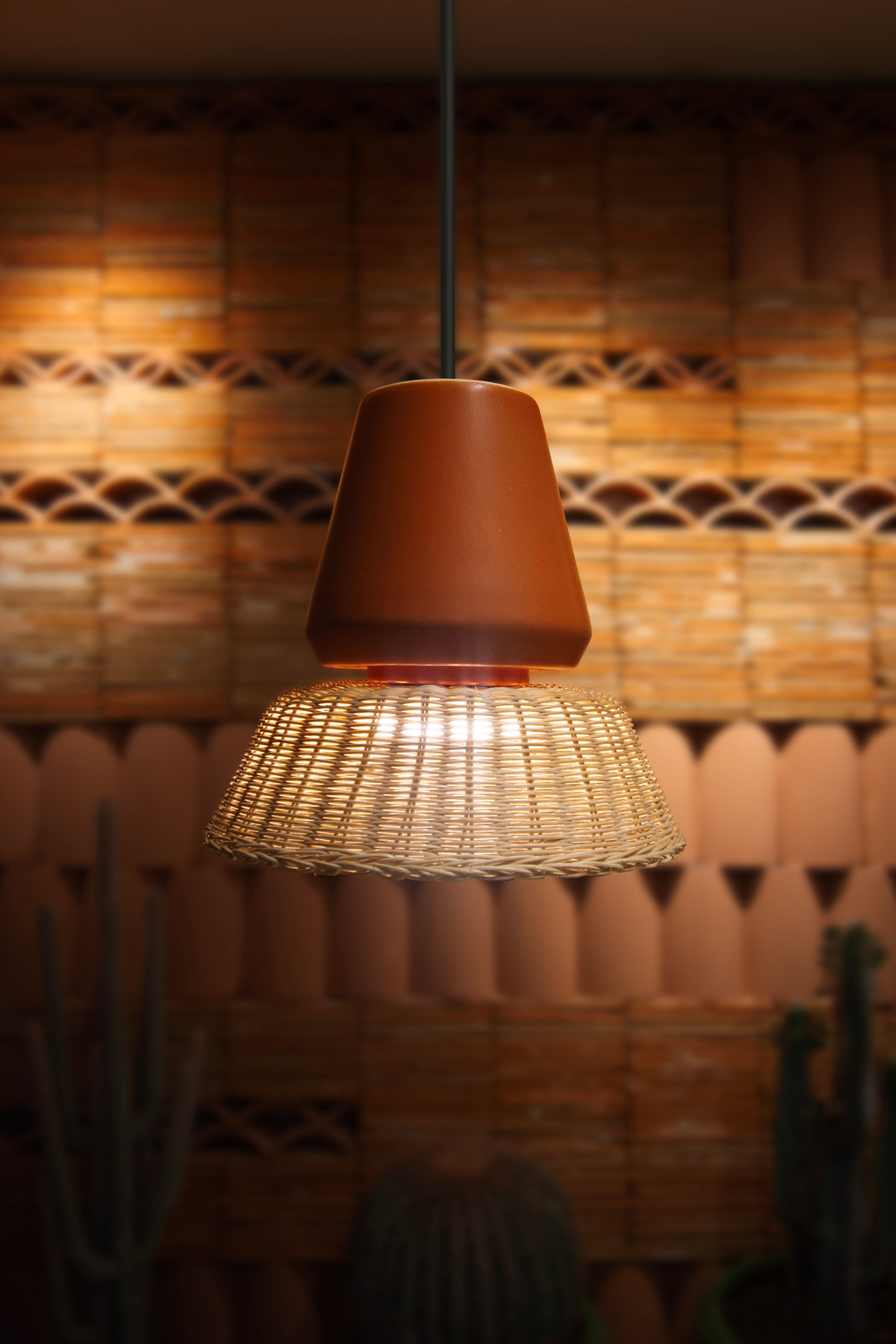 LUCERNA - LÁMPARA COLGANTE DE CERÁMICA Y MIMBRE