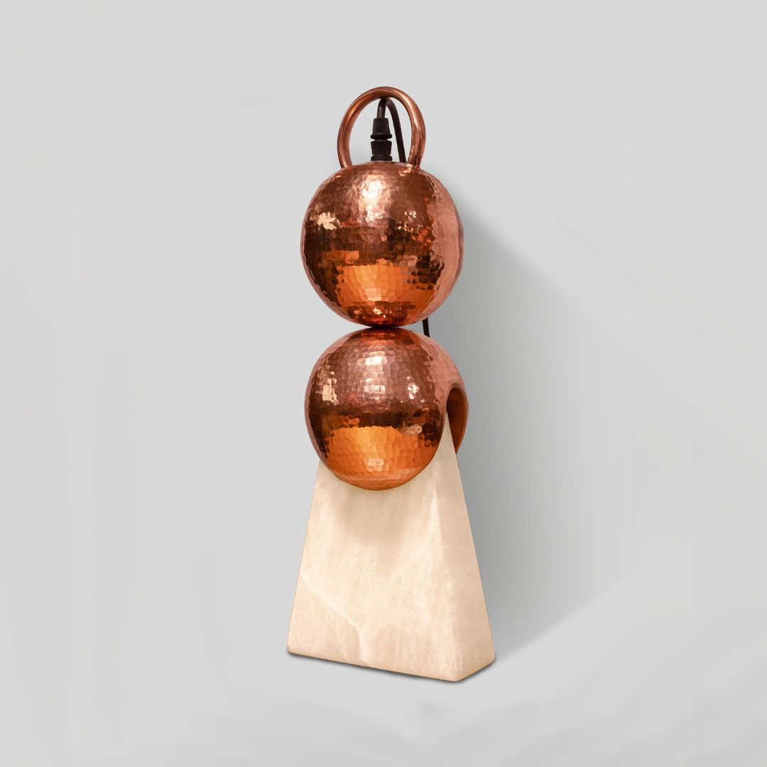 CÁTODO - LÁMPARA DE MESA DE COBRE Y ÓNIX