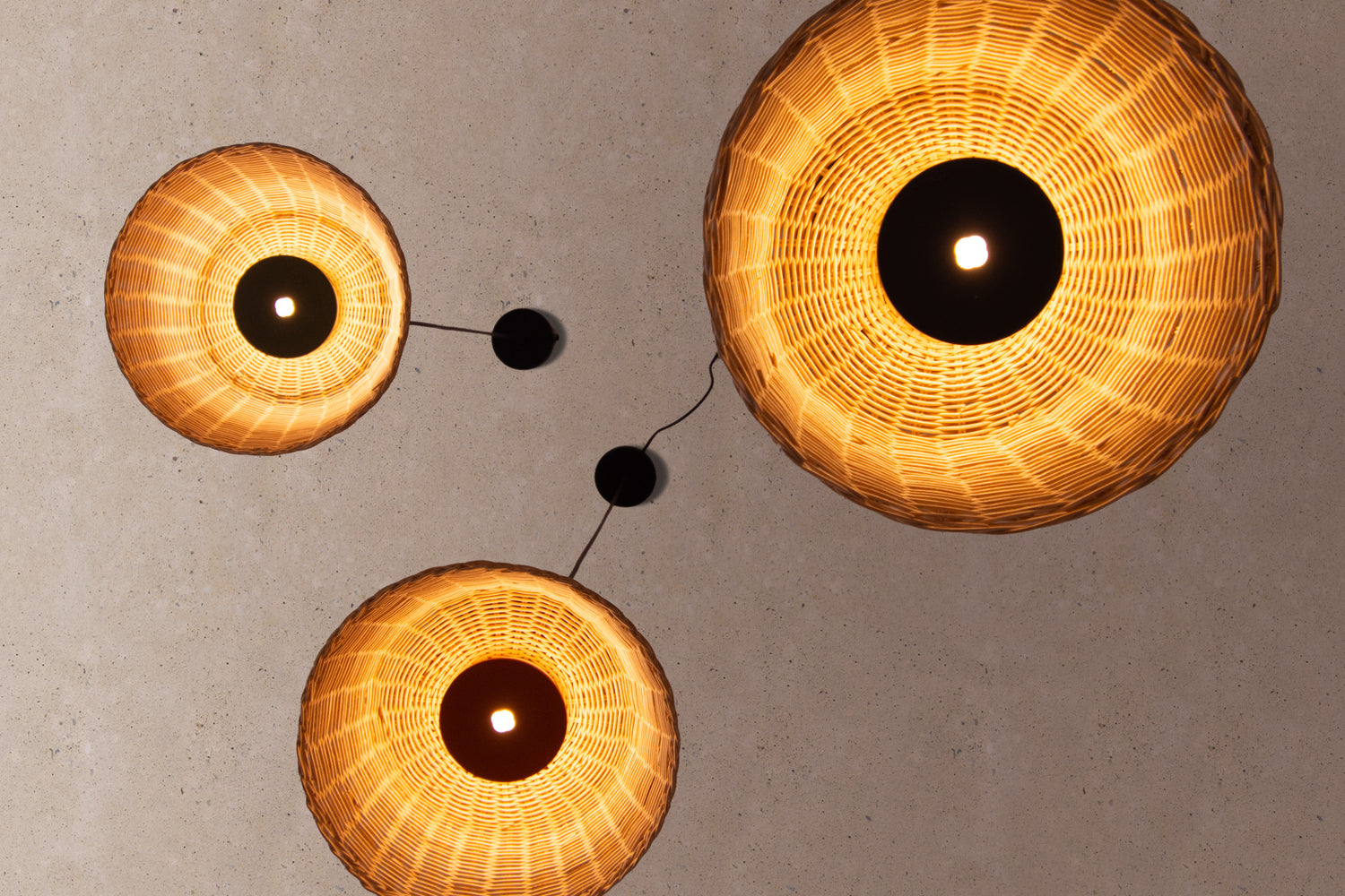 LUCERNA - LÁMPARA COLGANTE DE CERÁMICA Y MIMBRE