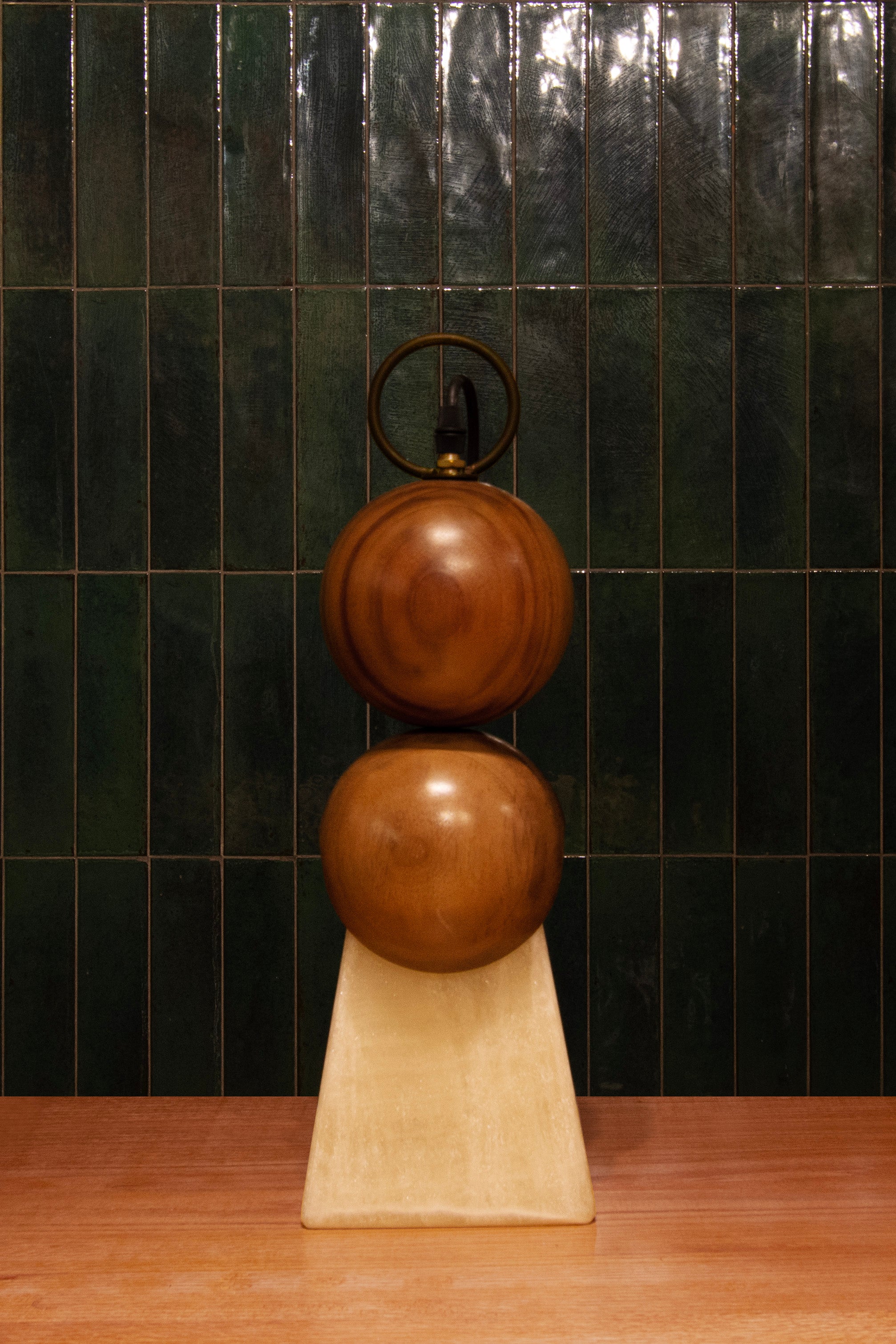 CÁTODO - LÁMPARA DE MESA DE PAROTA Y ÓNIX