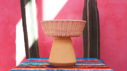 NAHUA - LÁMPARA DE MESA DE CERÁMICA Y MIMBRE