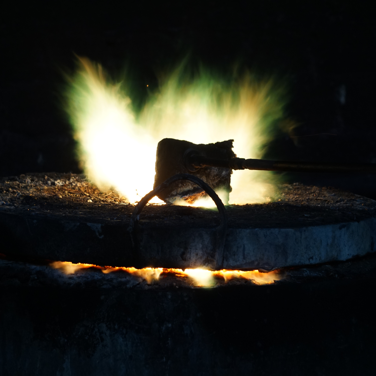 AUIL - LÁMPARA COLGANTE DE COBRE Y PAROTA