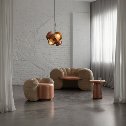 AURA - SILLÓN DE COBRE MARTILLADO Y TEJIDO DE MIMBRE