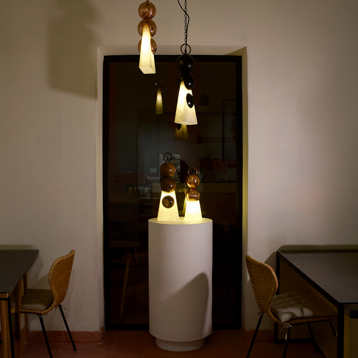 CÁTODO - LÁMPARA DE MESA DE COBRE Y ÓNIX