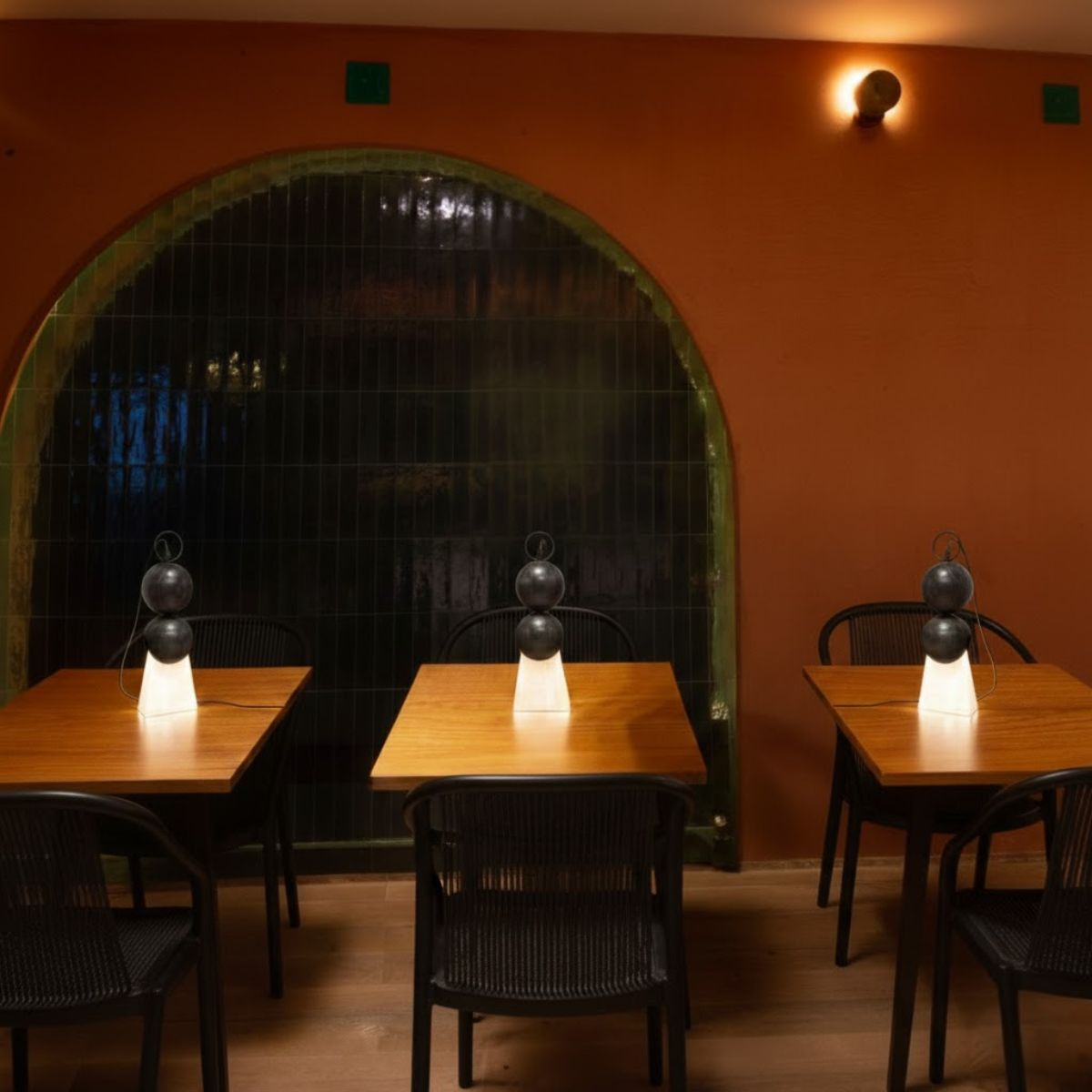 CÁTODO - LÁMPARA DE MESA DE ENCINO Y ÓNIX