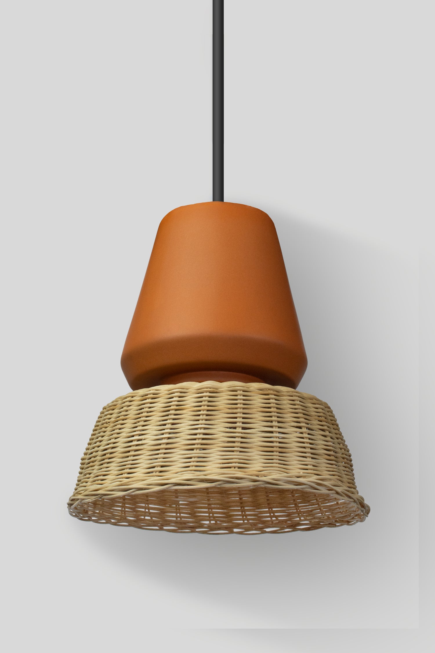 LUCERNA - LÁMPARA COLGANTE DE CERÁMICA Y MIMBRE