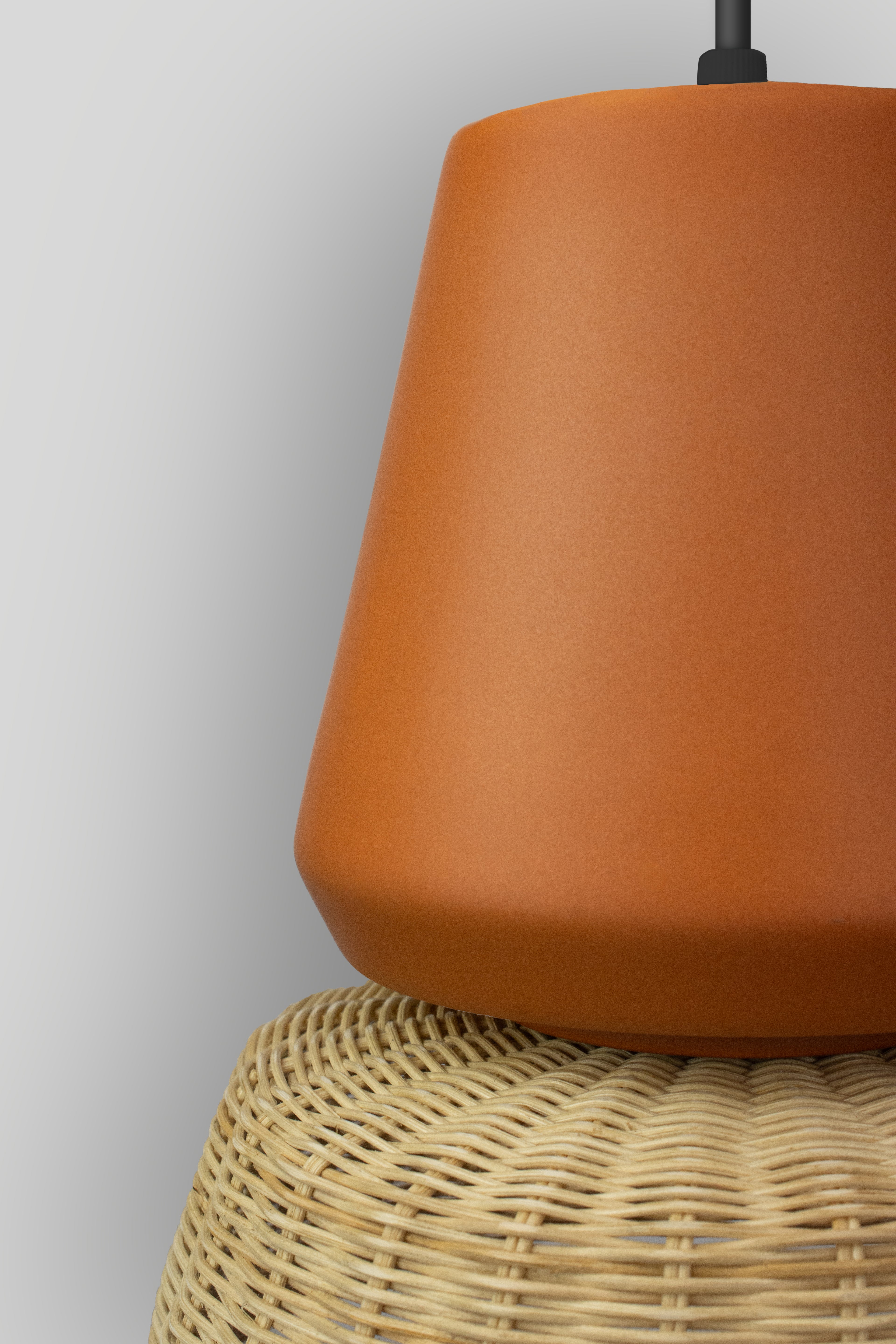 LUCERNA - LÁMPARA COLGANTE DE CERÁMICA Y MIMBRE