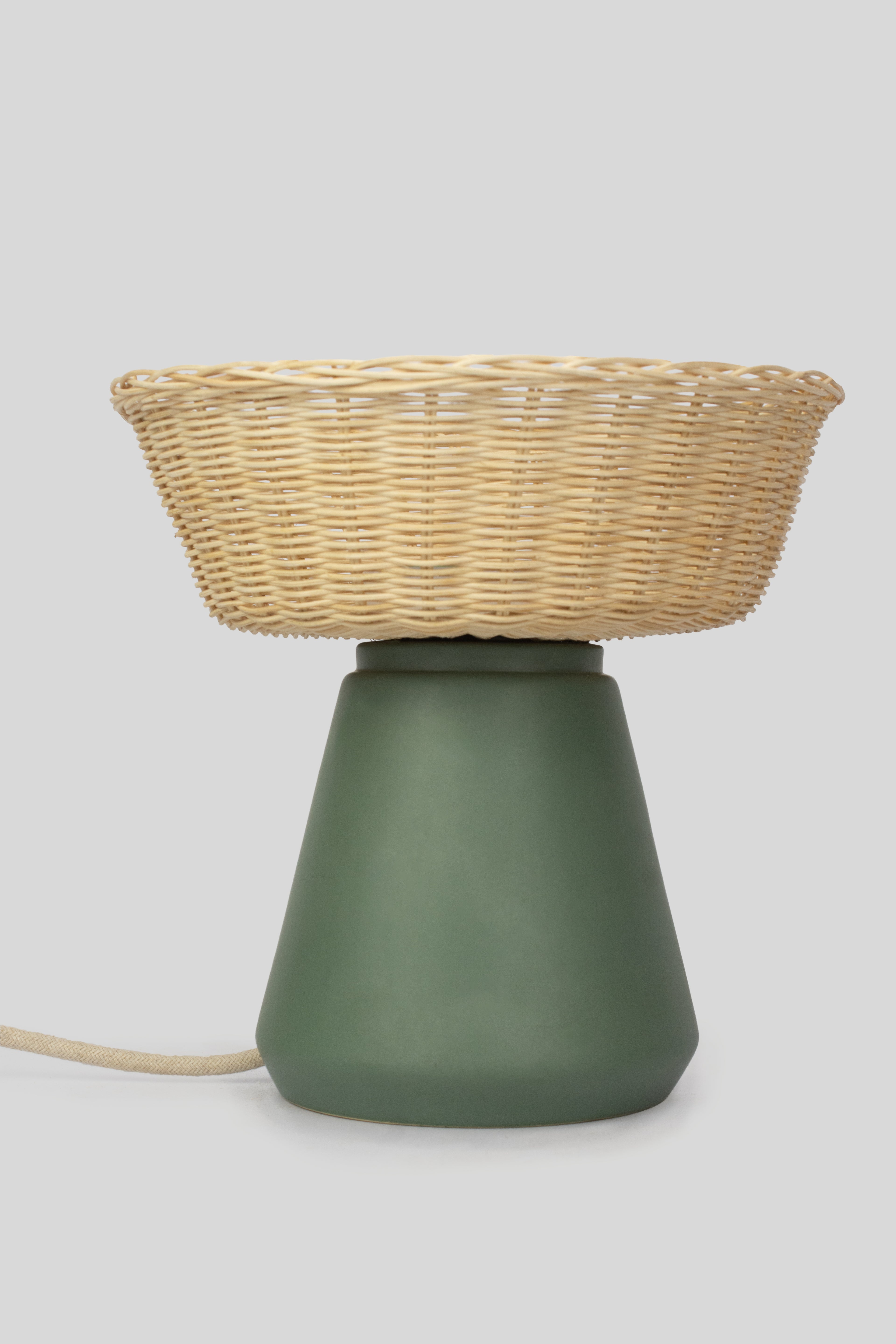 NAHUA - LÁMPARA DE MESA DE CERÁMICA Y MIMBRE