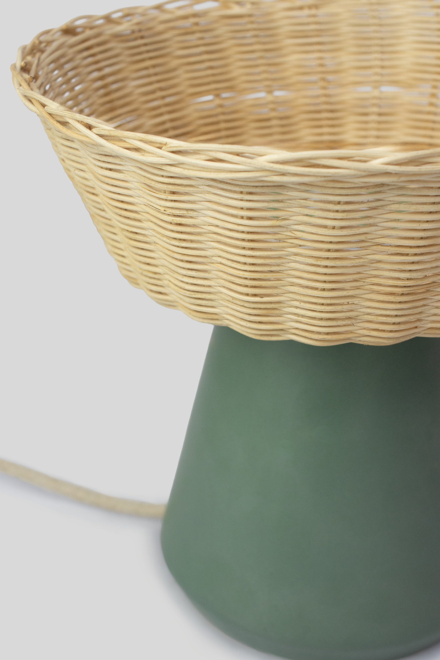 NAHUA - LÁMPARA DE MESA DE CERÁMICA Y MIMBRE