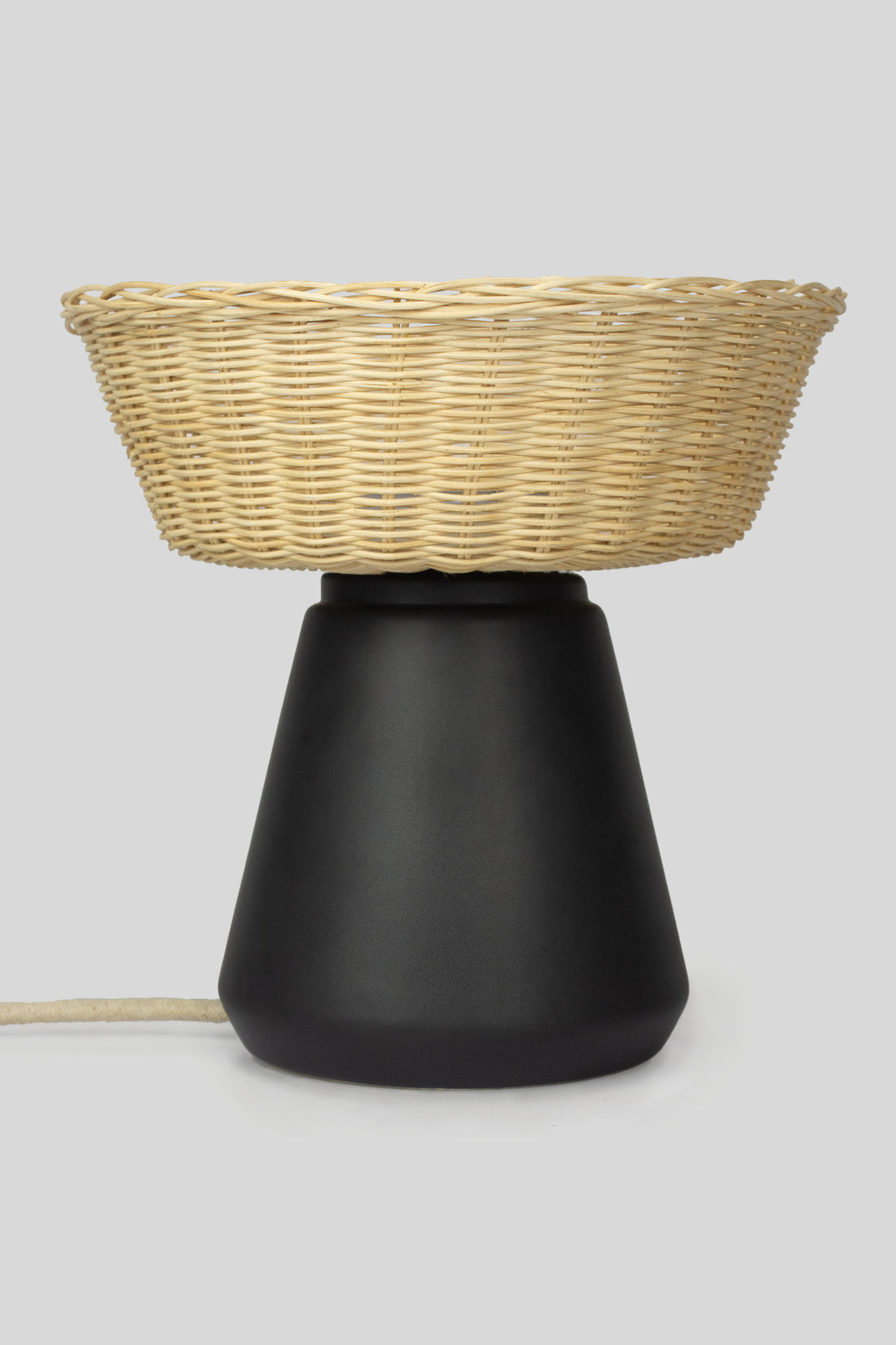 NAHUA - LÁMPARA DE MESA DE CERÁMICA Y MIMBRE