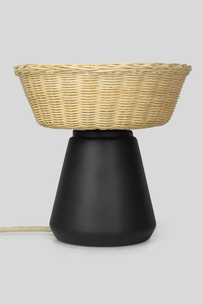NAHUA - LÁMPARA DE MESA DE CERÁMICA Y MIMBRE