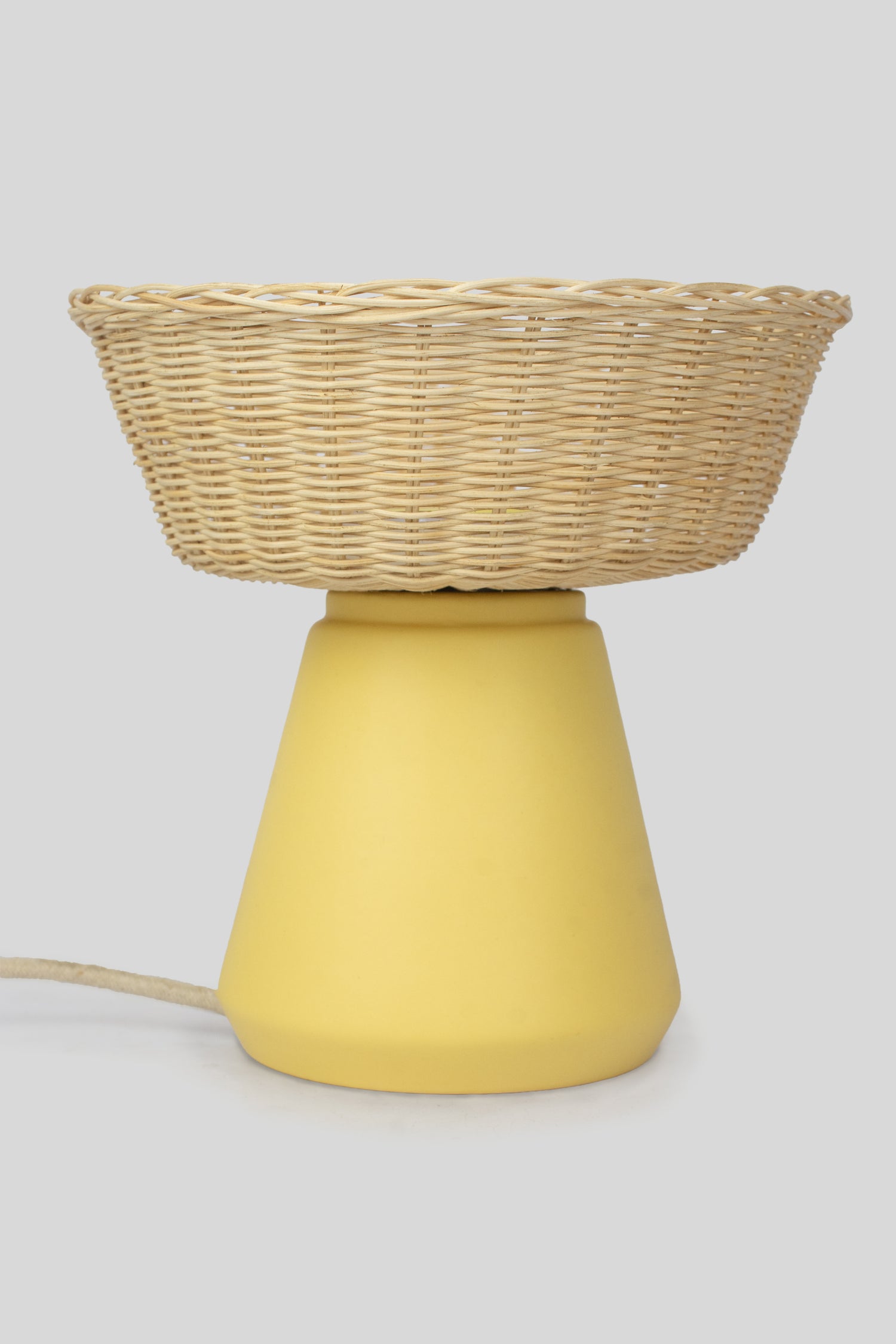 NAHUA - LÁMPARA DE MESA DE CERÁMICA Y MIMBRE