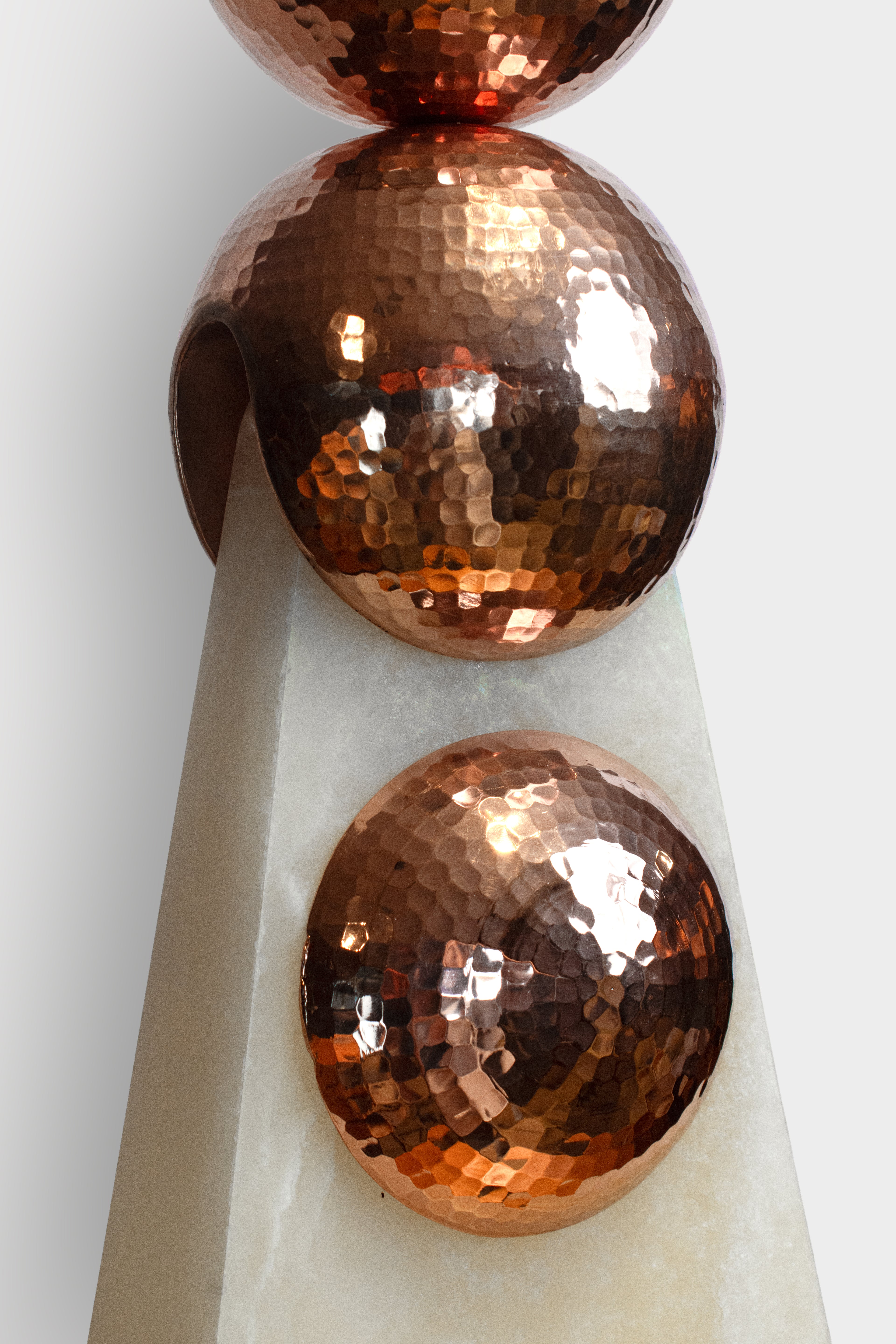 HALO - LÁMPARA COLGANTE DE COBRE Y ÓNIX