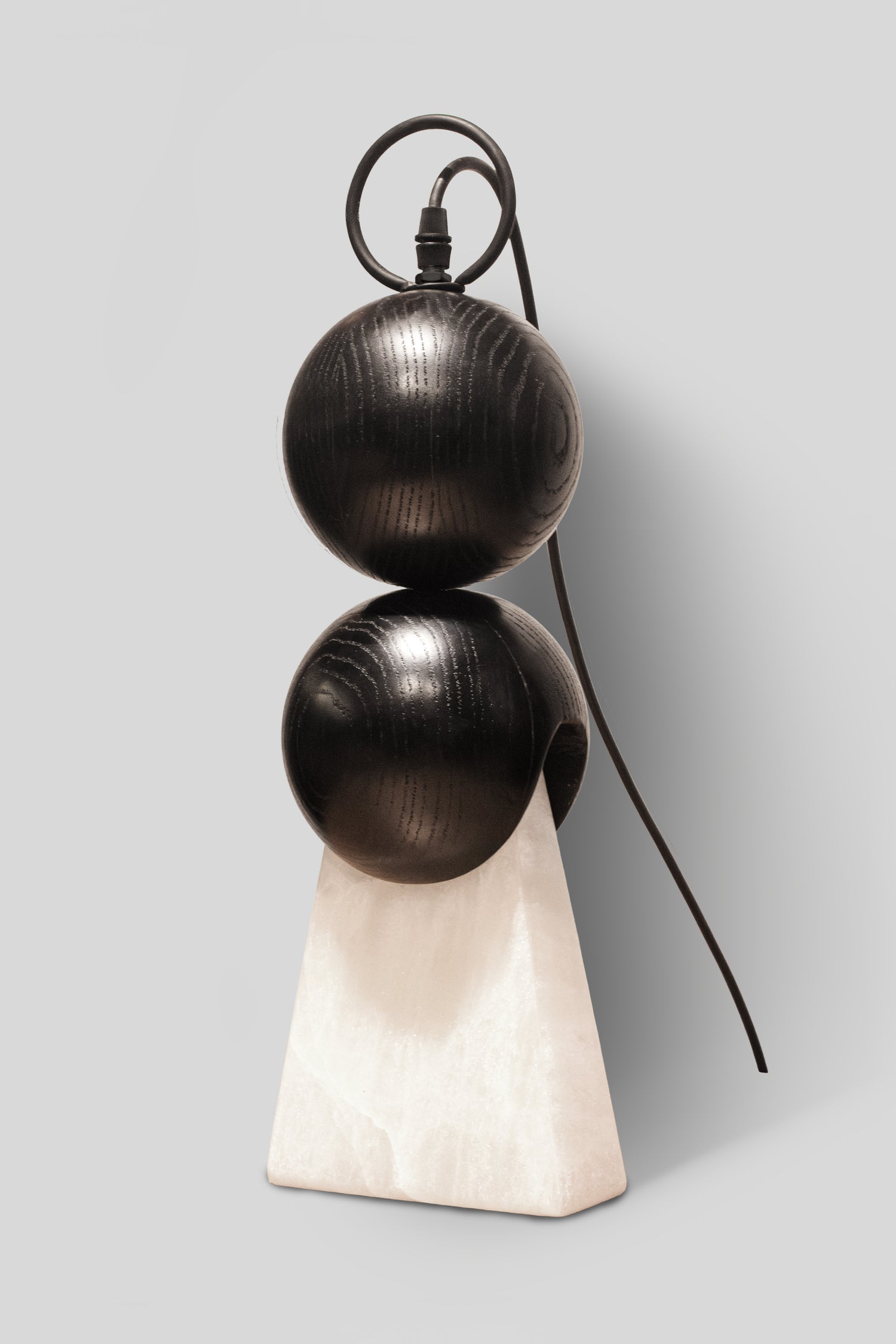 CÁTODO - LÁMPARA DE MESA DE ENCINO Y ÓNIX