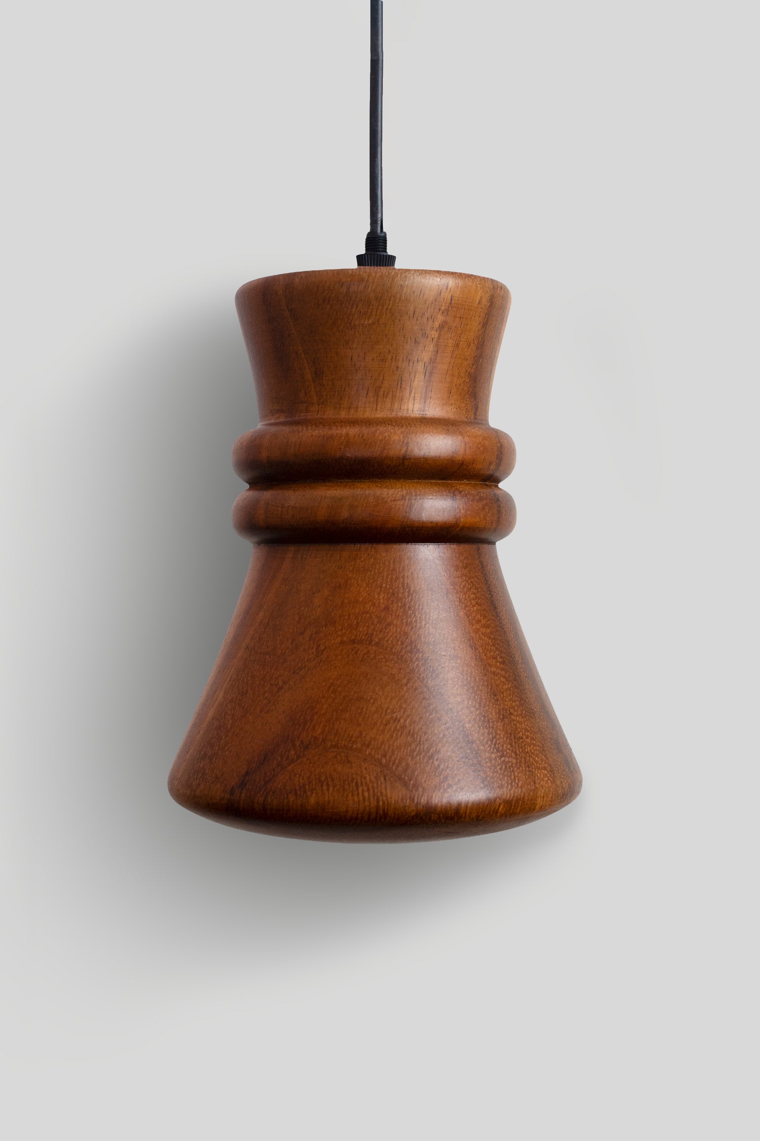 TANU - LÁMPARA COLGANTE DE PAROTA NATURAL