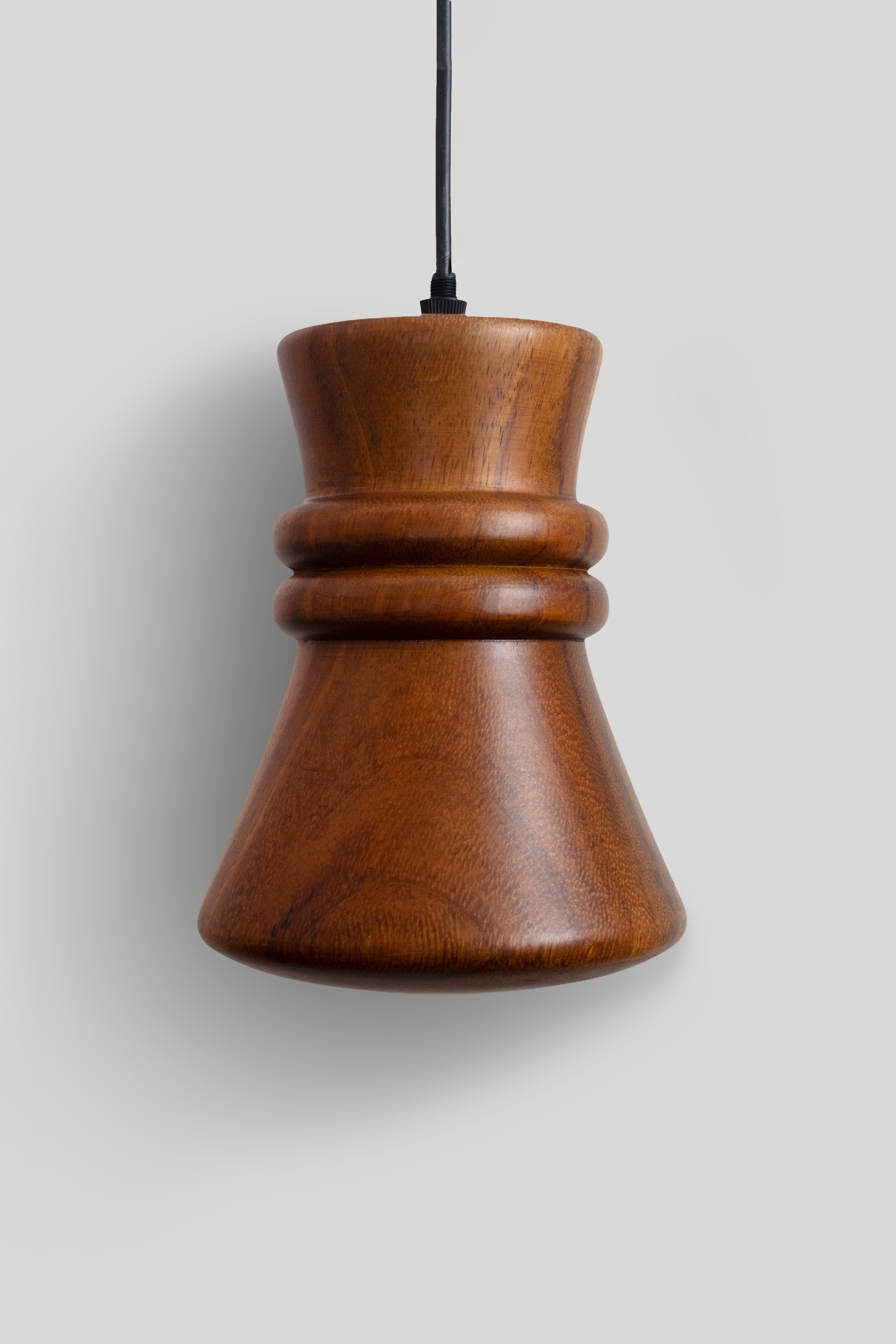 TANU - LÁMPARA COLGANTE DE PAROTA NATURAL