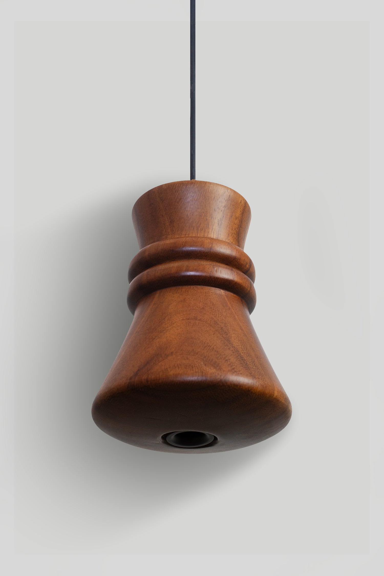 TANU - LÁMPARA COLGANTE DE PAROTA NATURAL