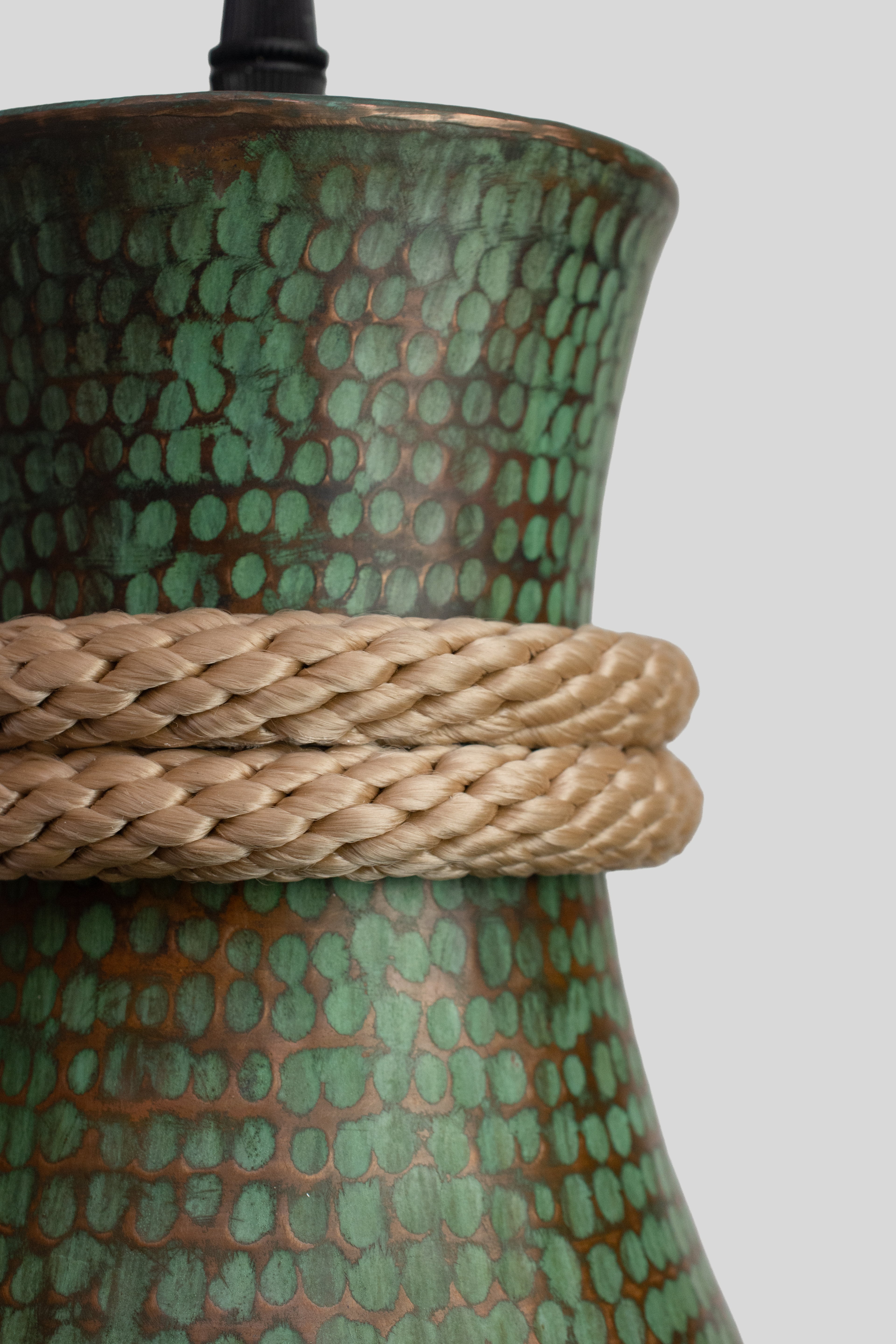 TANU - LÁMPARA COLGANTE DE COBRE PATINA JADE