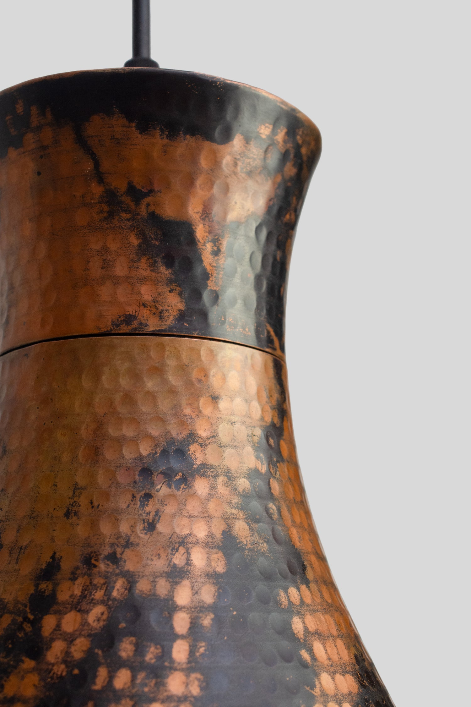 TANU - LÁMPARA COLGANTE DE COBRE NATURAL MANCHADO