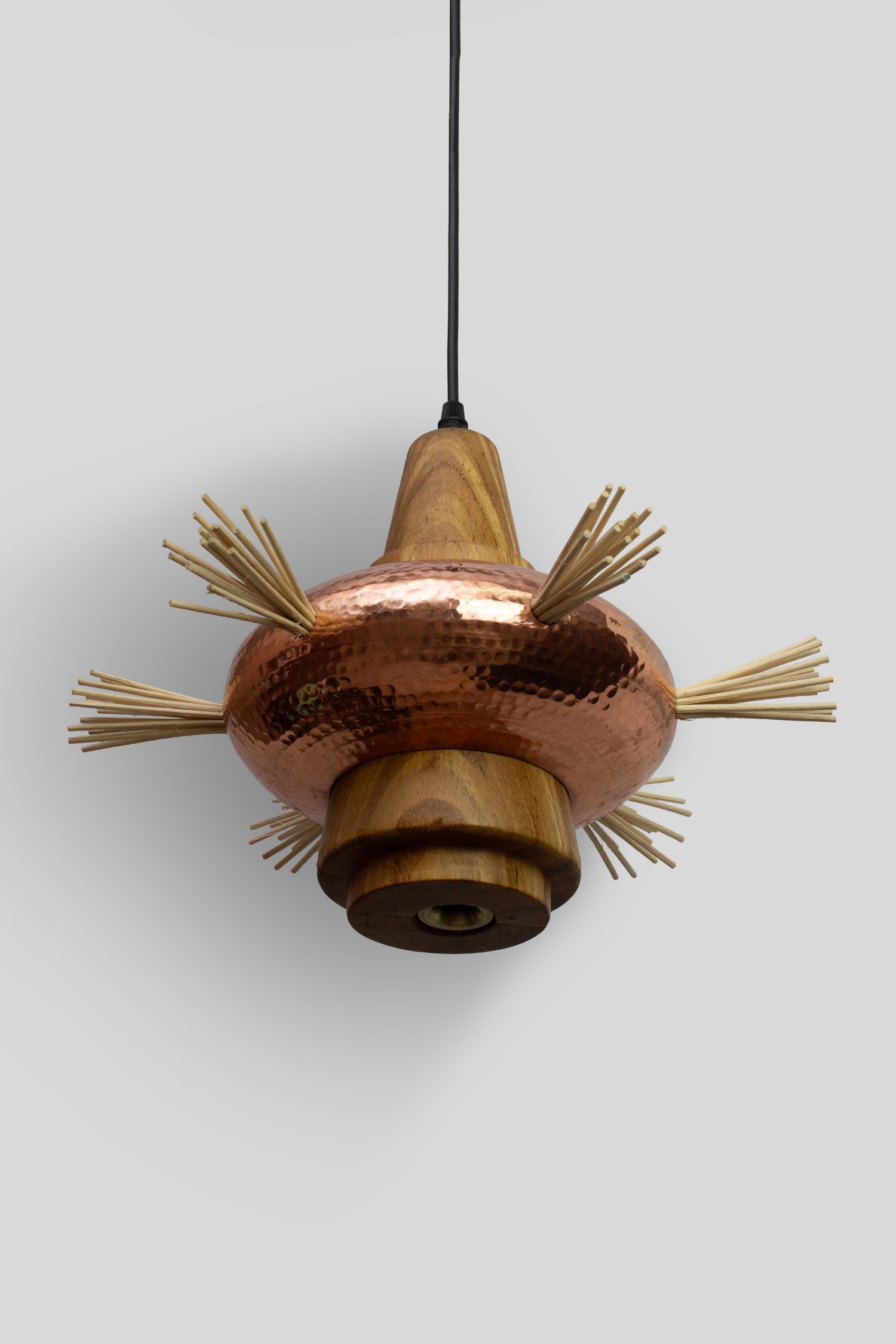 AUIL - LÁMPARA COLGANTE DE COBRE Y PAROTA