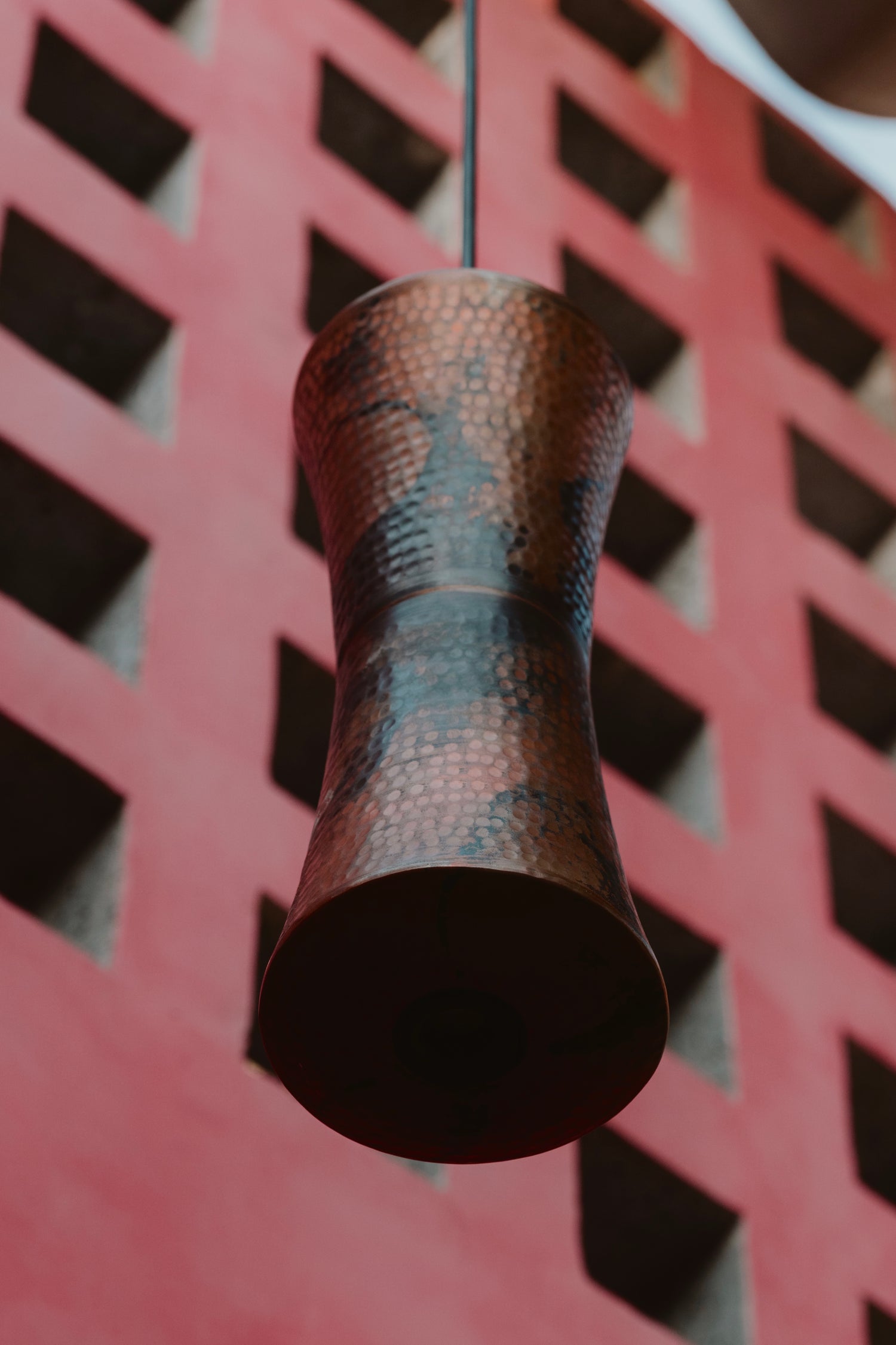 TOZI - LÁMPARA COLGANTE DE COBRE NATURAL MANCHADO