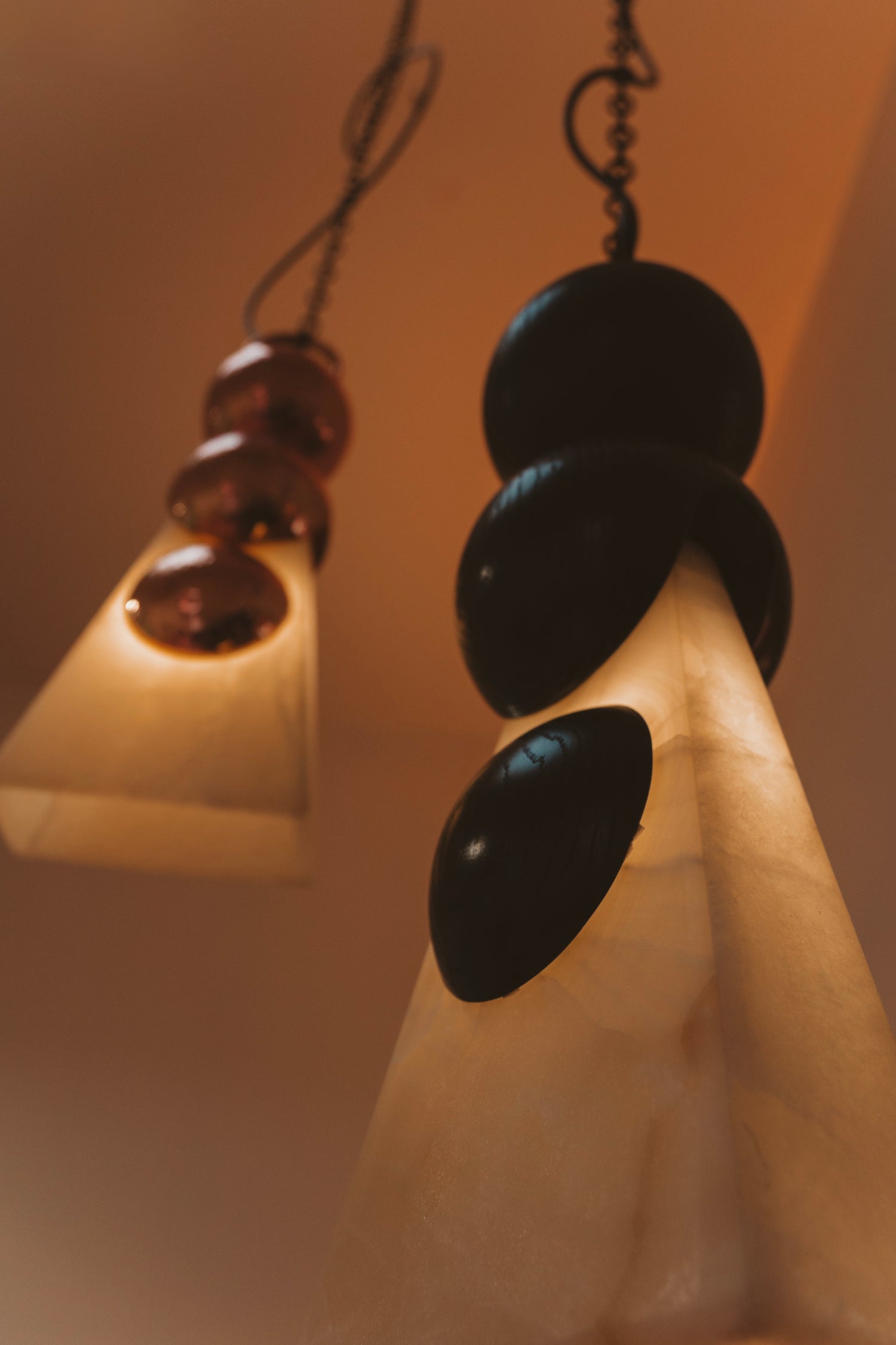 HALO - LÁMPARA COLGANTE DE COBRE Y ÓNIX